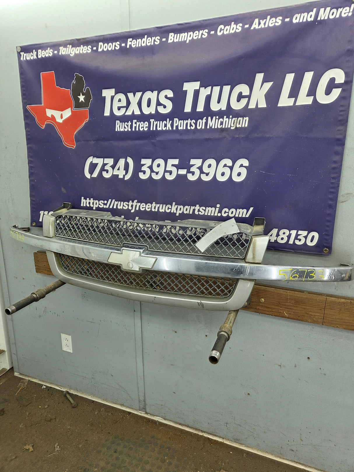 2003-2006 Chevrolet Silverado 1500 2500 'Cateye' NON HD Grill OEM - Chrome