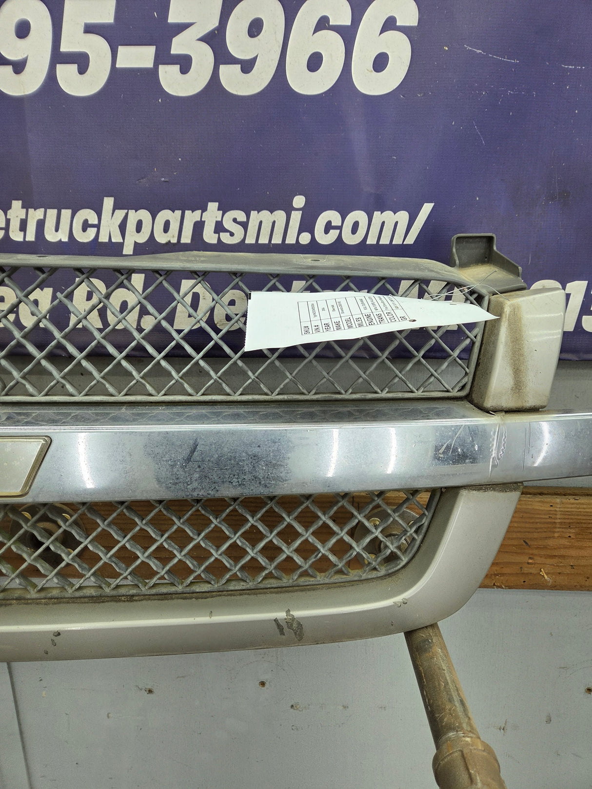 2003-2006 Chevrolet Silverado 1500 2500 'Cateye' NON HD Grill OEM - Chrome