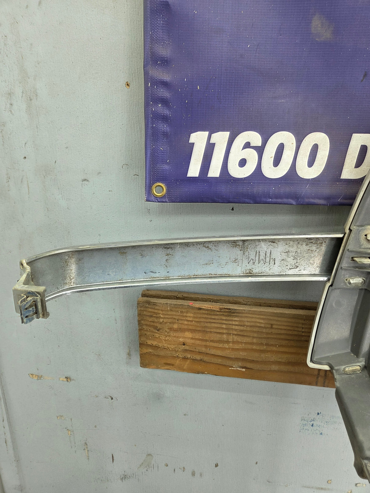 2003-2006 Chevrolet Silverado 1500 2500 'Cateye' NON HD Grill OEM - Chrome