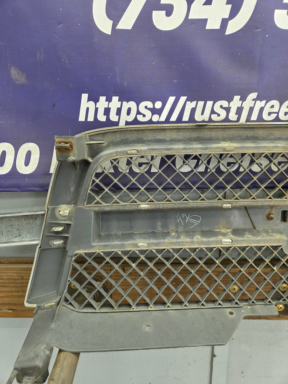 2003-2006 Chevrolet Silverado 1500 2500 'Cateye' NON HD Grill OEM - Chrome