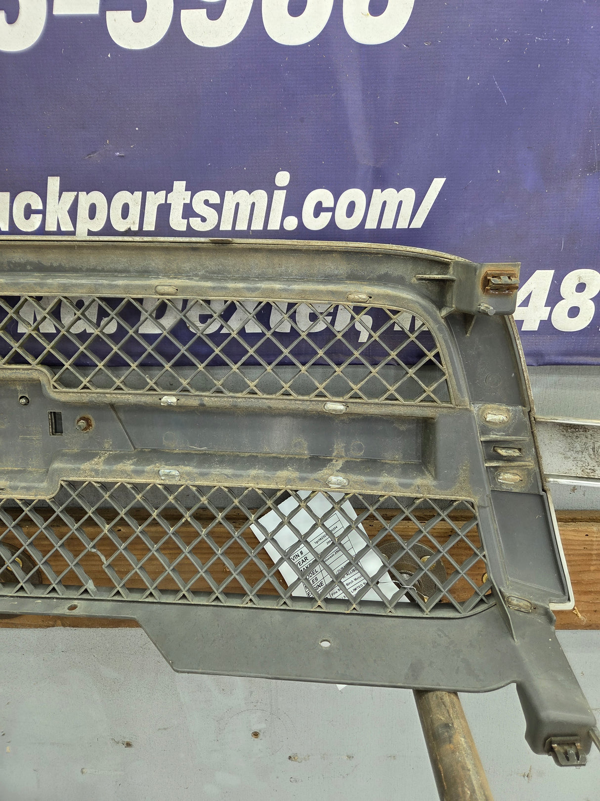 2003-2006 Chevrolet Silverado 1500 2500 'Cateye' NON HD Grill OEM - Chrome