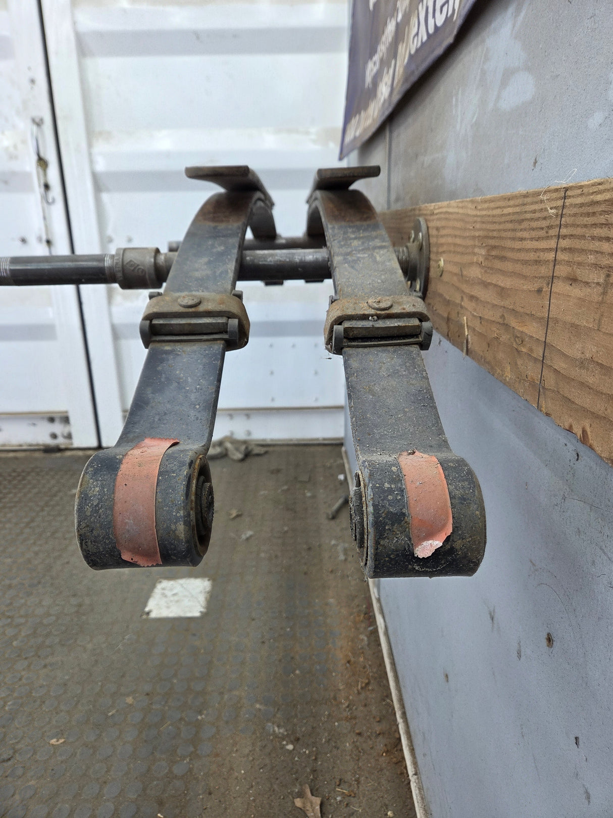 1999-2006 Chevrolet Silverado / GMC Sierra 1500 Rear Leaf Spring - Pair 15765129