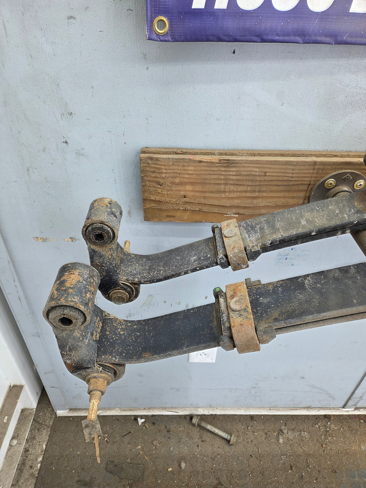 1999-2006 Chevrolet Silverado / GMC Sierra 1500 Rear Leaf Spring - Pair 15765129