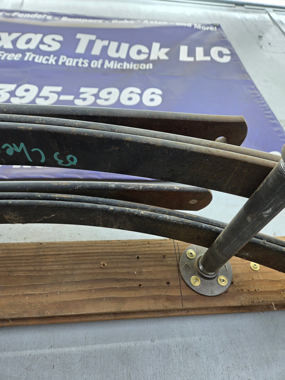 1999-2006 Chevrolet Silverado / GMC Sierra 1500 Rear Leaf Spring - Pair 15765129