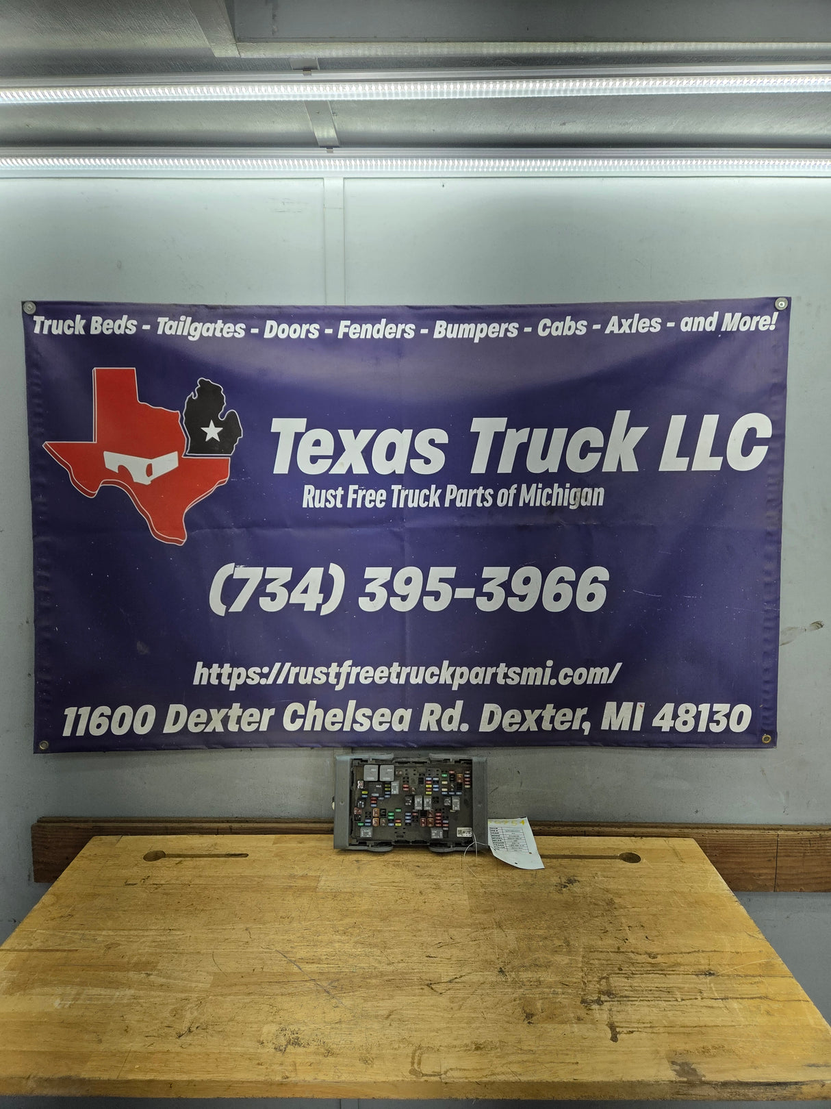 2010-2013 Chevrolet Silverado / GMC Sierra 1500 2500 3500 Engine Bay Fuse Box