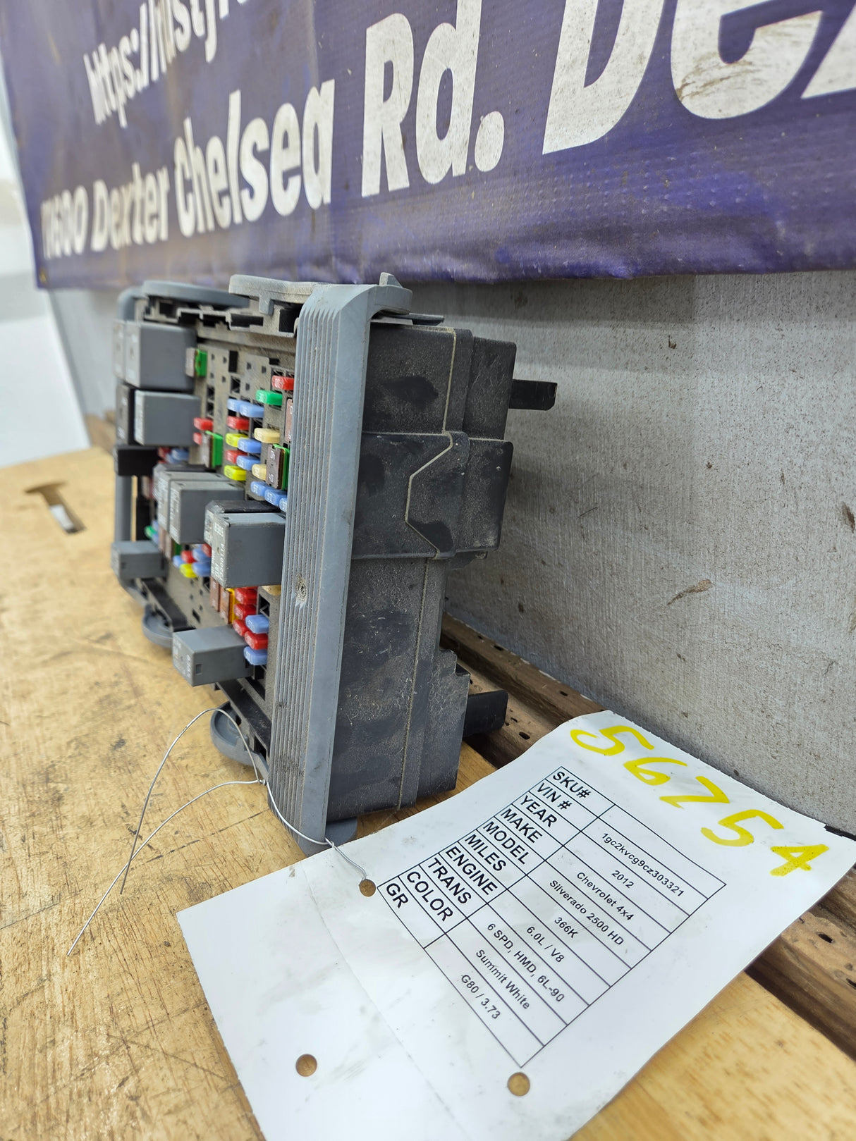 2010-2013 Chevrolet Silverado / GMC Sierra 1500 2500 3500 Engine Bay Fuse Box