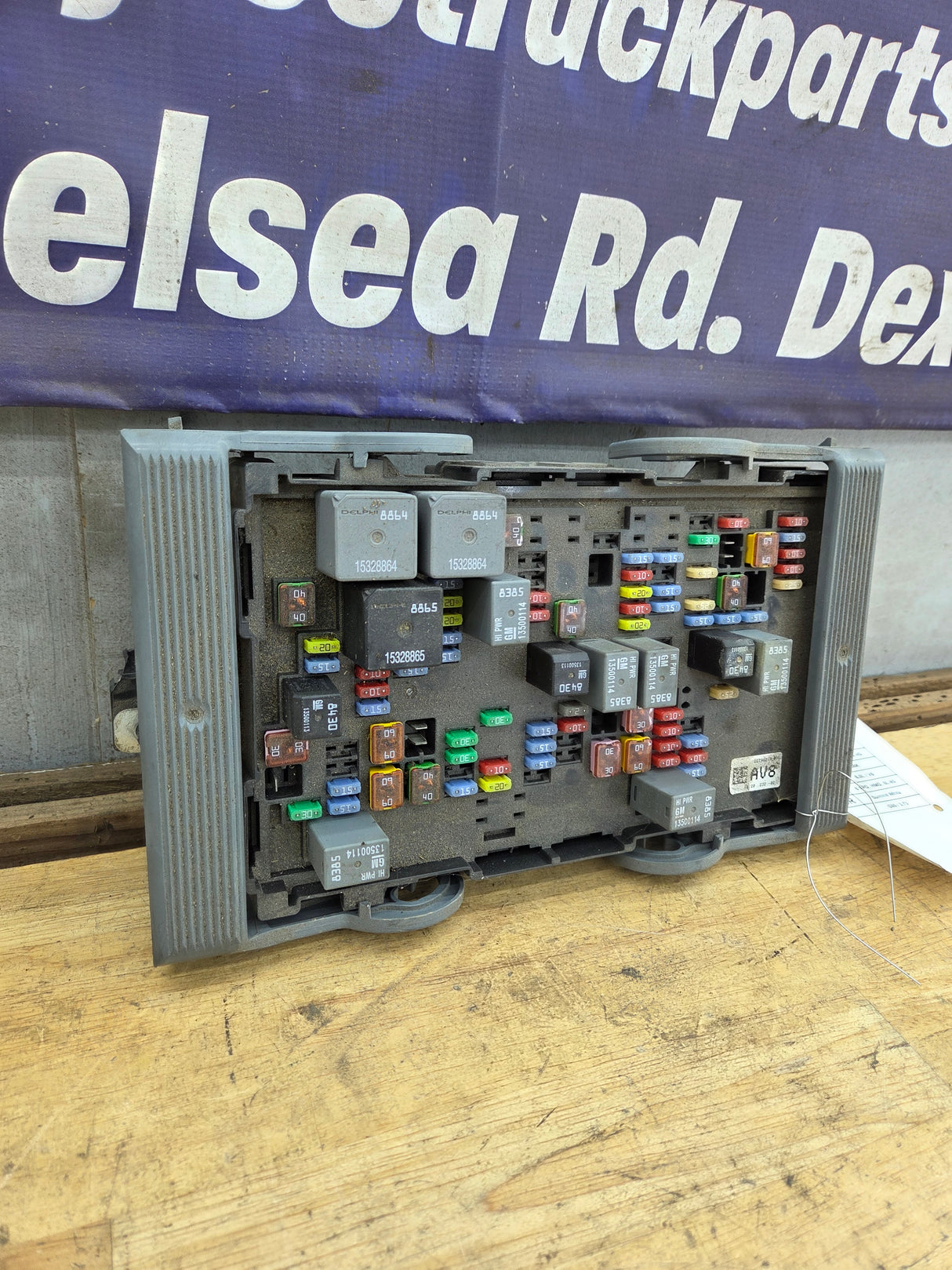 2010-2013 Chevrolet Silverado / GMC Sierra 1500 2500 3500 Engine Bay Fuse Box