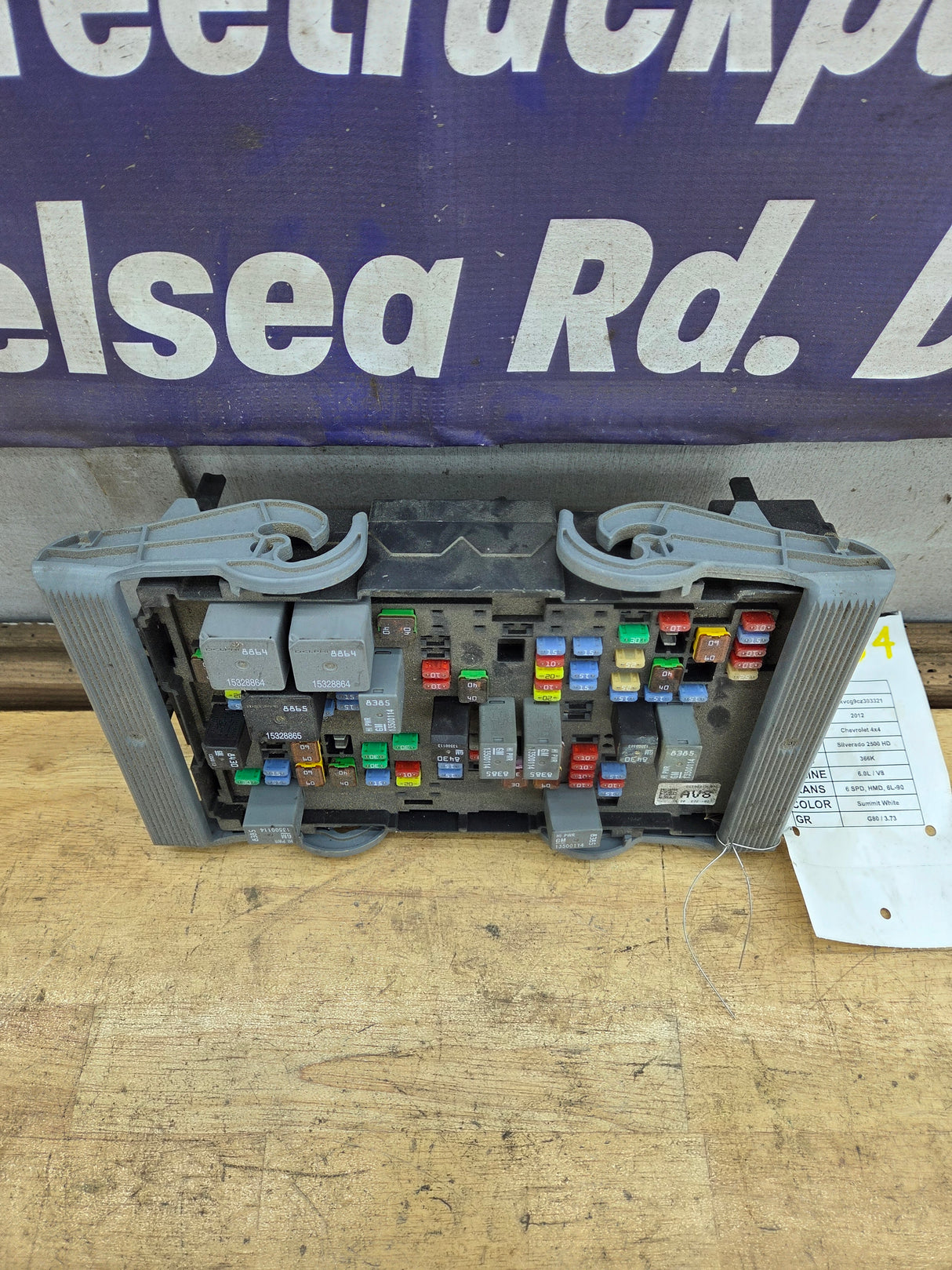 2010-2013 Chevrolet Silverado / GMC Sierra 1500 2500 3500 Engine Bay Fuse Box