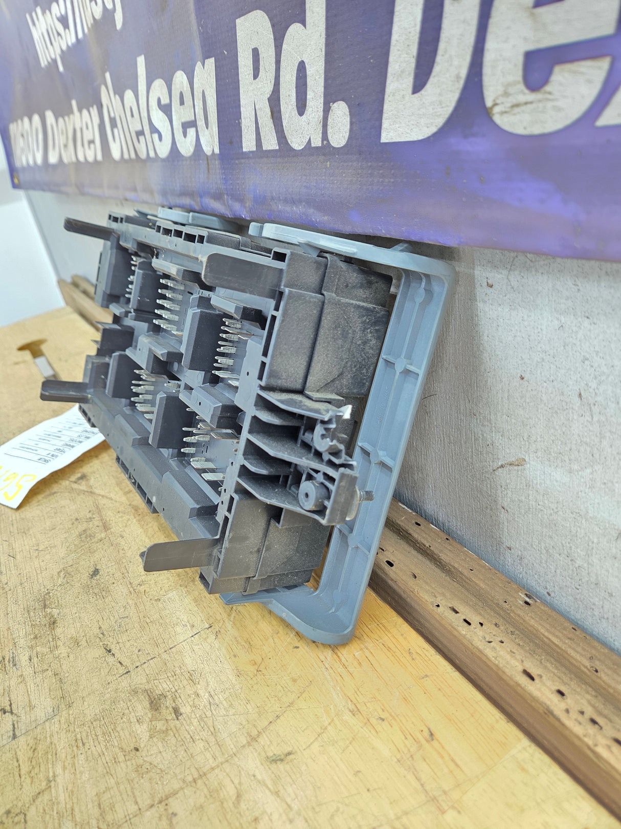 2010-2013 Chevrolet Silverado / GMC Sierra 1500 2500 3500 Engine Bay Fuse Box