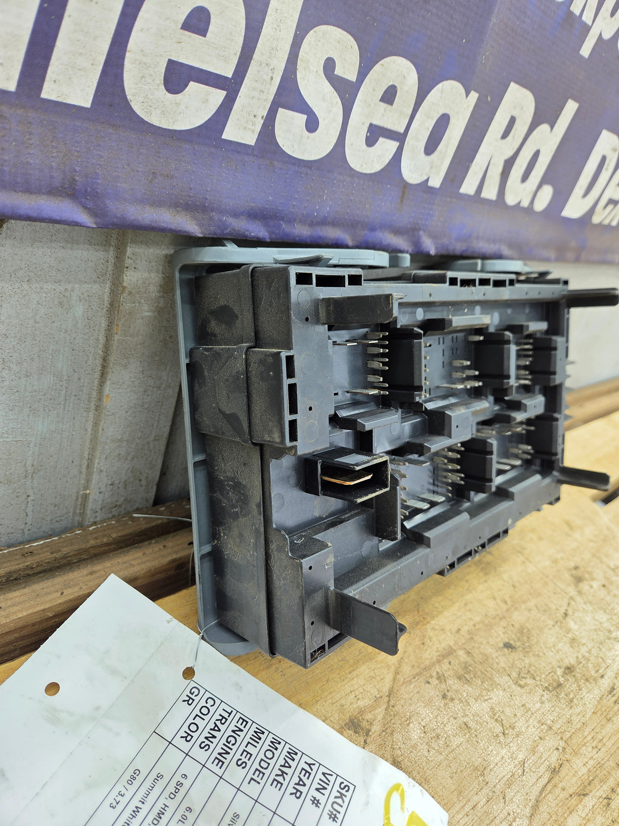 2010-2013 Chevrolet Silverado / GMC Sierra 1500 2500 3500 Engine Bay Fuse Box