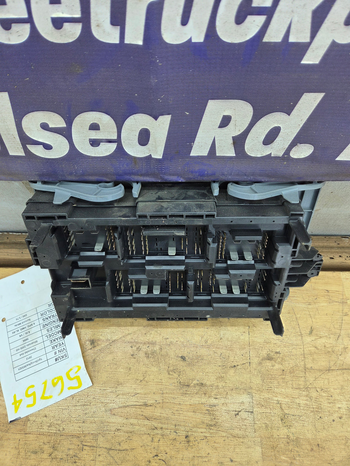 2010-2013 Chevrolet Silverado / GMC Sierra 1500 2500 3500 Engine Bay Fuse Box