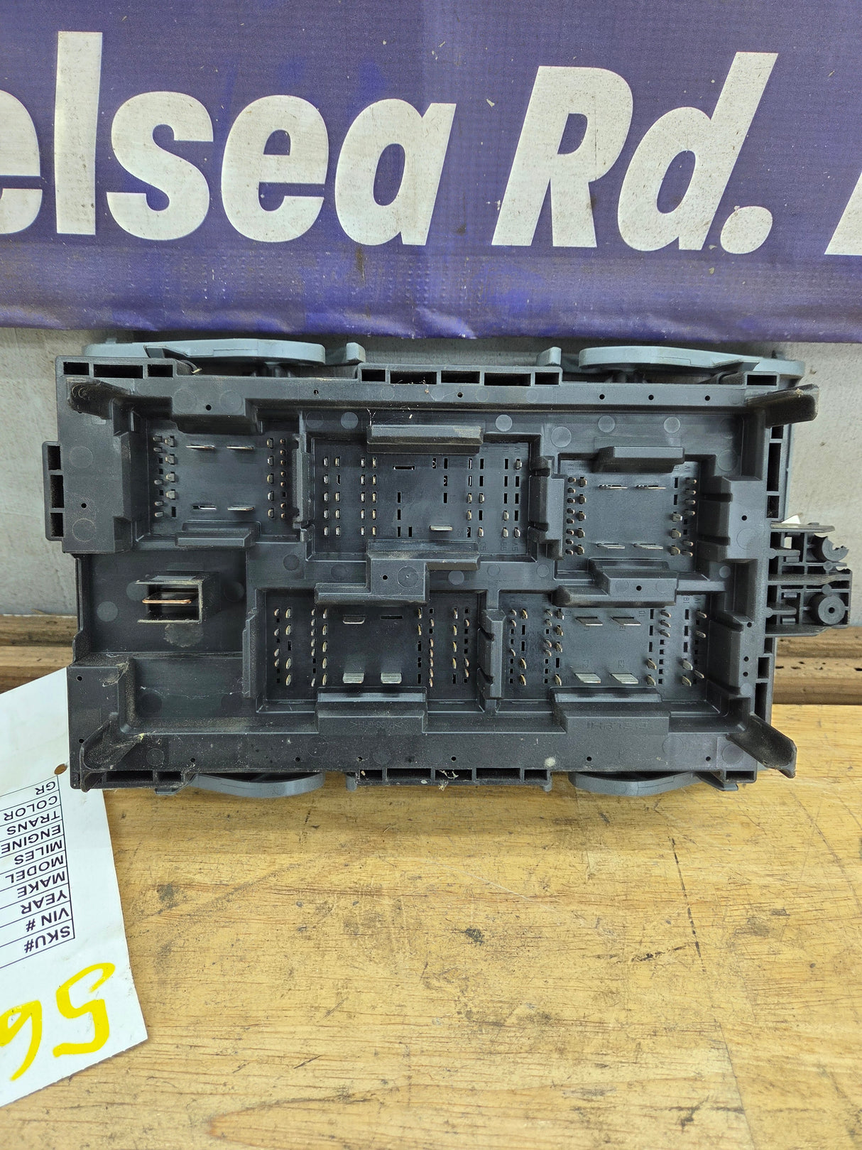 2010-2013 Chevrolet Silverado / GMC Sierra 1500 2500 3500 Engine Bay Fuse Box