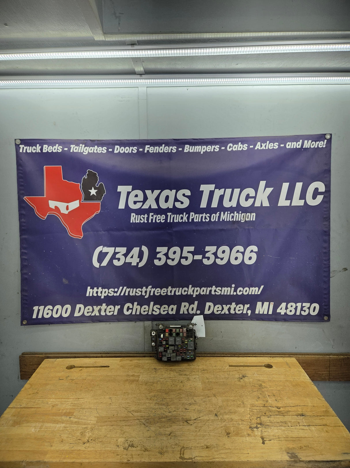 2003-2005 Chevrolet Silverado / GMC Sierra 2500 3500 Duramax Engine Bay Fuse Box