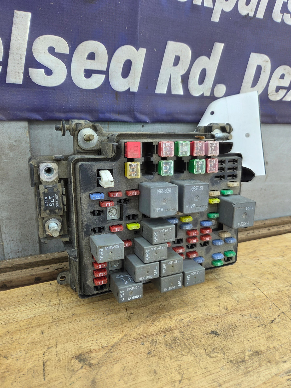 2003-2005 Chevrolet Silverado / GMC Sierra 2500 3500 Duramax Engine Bay Fuse Box