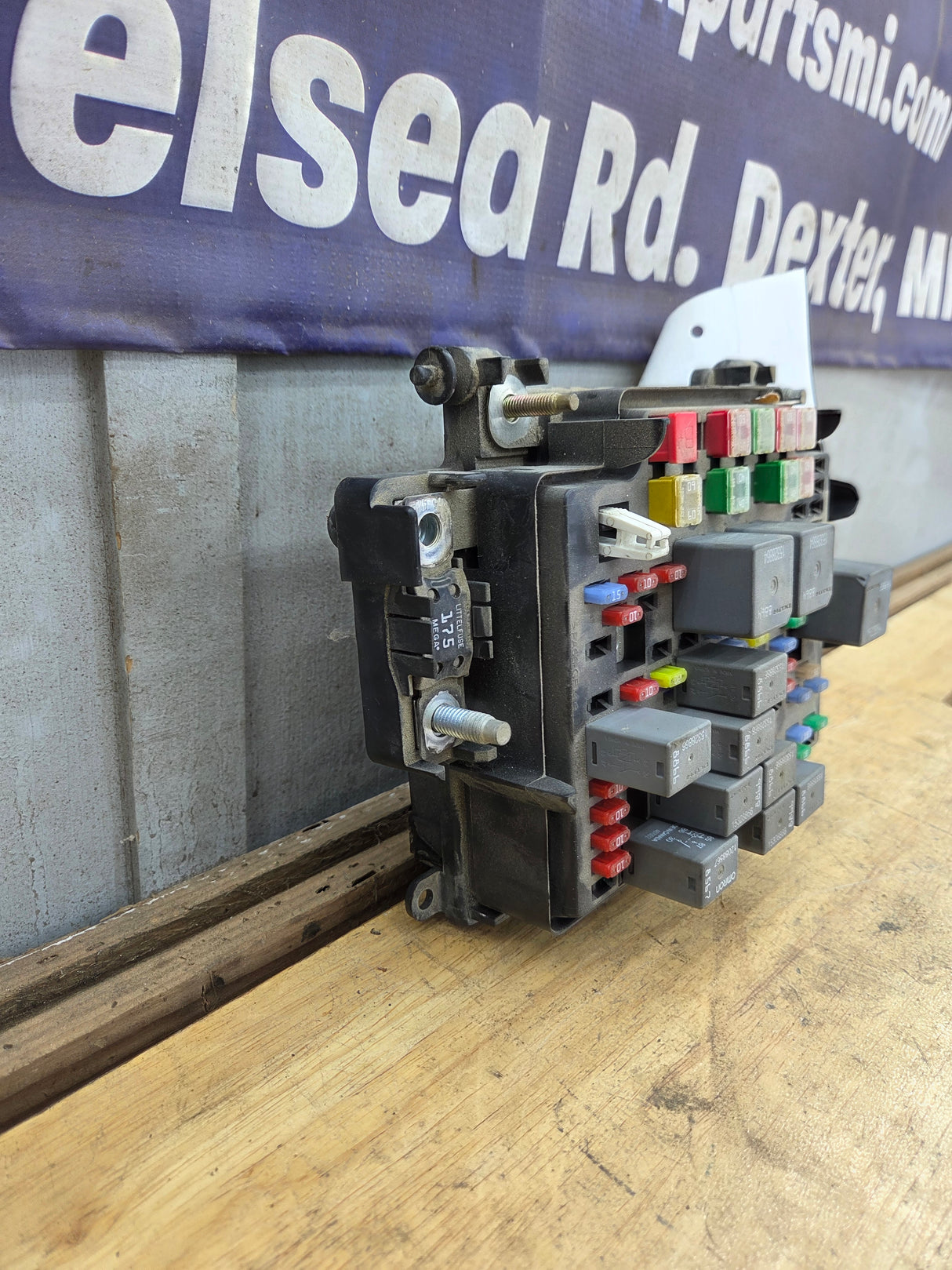 2003-2005 Chevrolet Silverado / GMC Sierra 2500 3500 Duramax Engine Bay Fuse Box