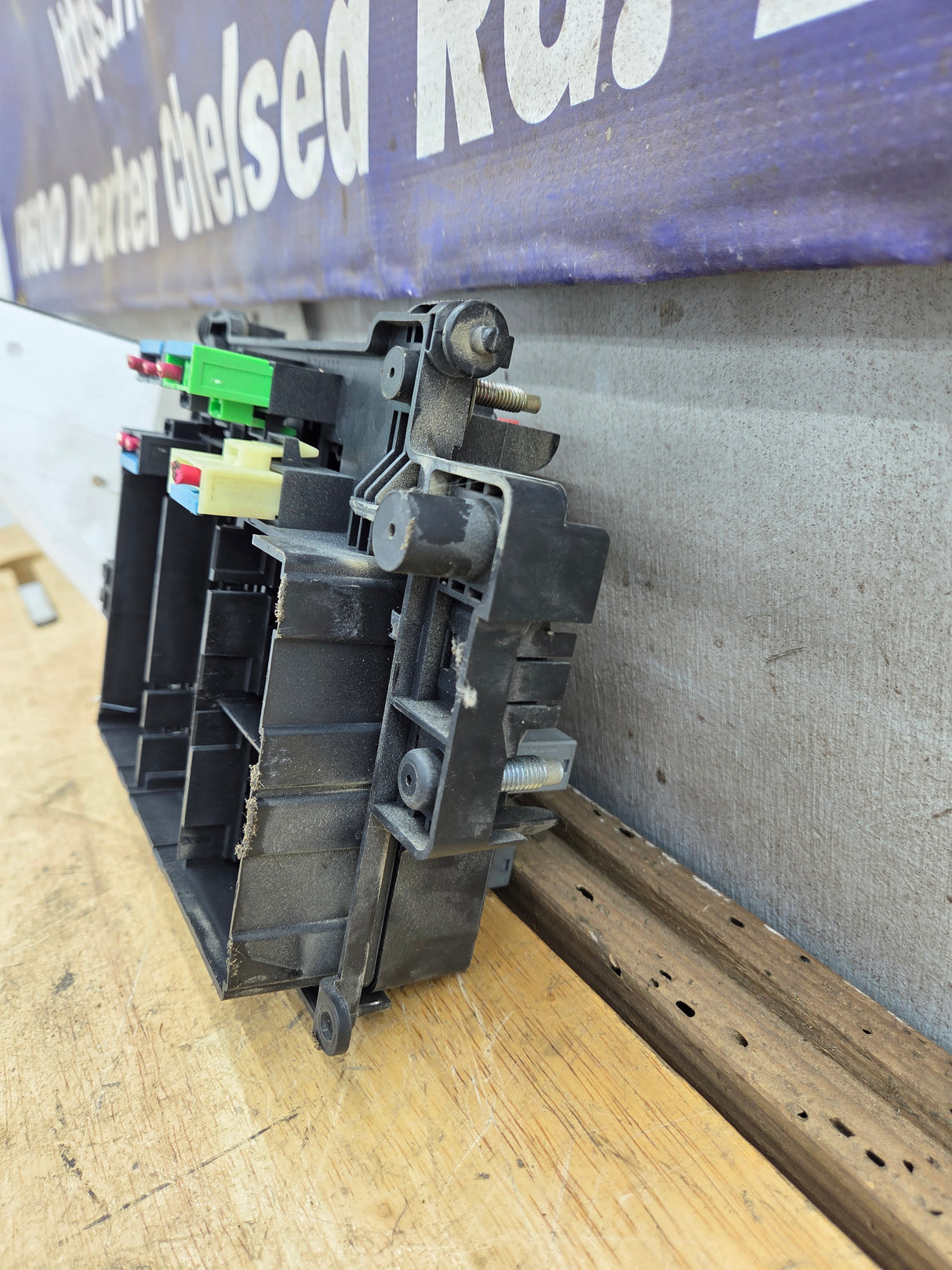 2003-2005 Chevrolet Silverado / GMC Sierra 2500 3500 Duramax Engine Bay Fuse Box