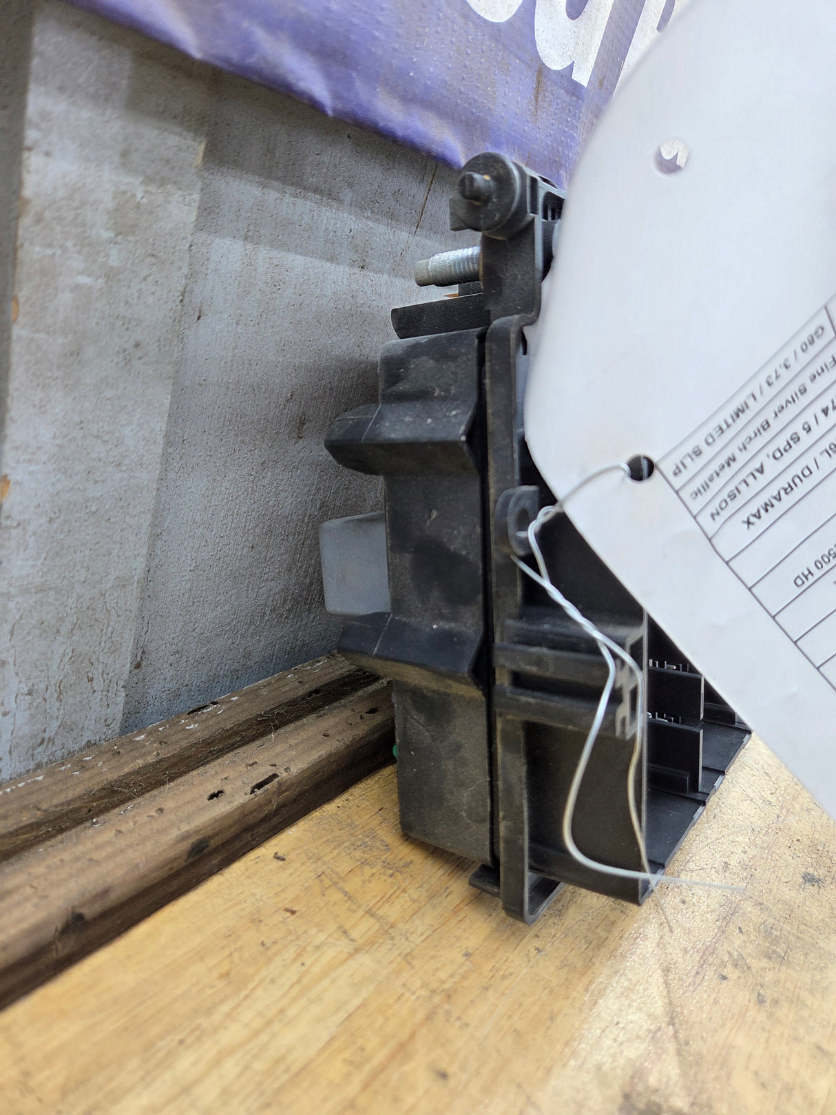 2003-2005 Chevrolet Silverado / GMC Sierra 2500 3500 Duramax Engine Bay Fuse Box