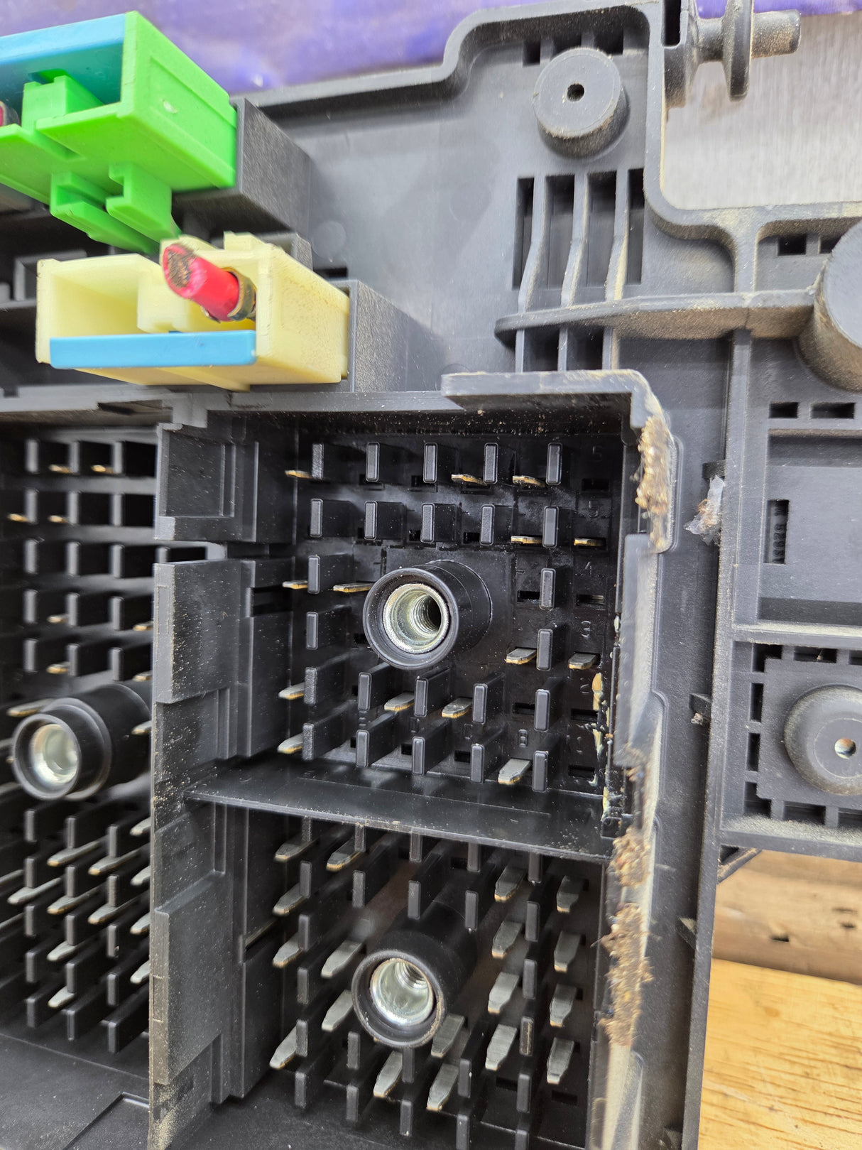 2003-2005 Chevrolet Silverado / GMC Sierra 2500 3500 Duramax Engine Bay Fuse Box