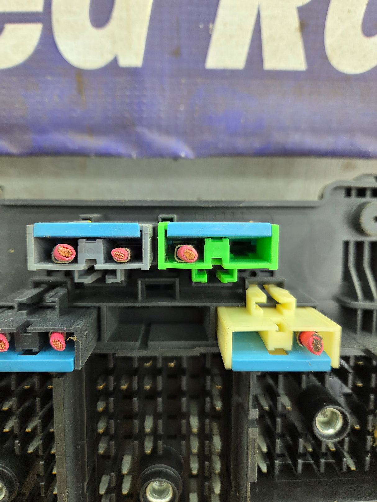 2003-2005 Chevrolet Silverado / GMC Sierra 2500 3500 Duramax Engine Bay Fuse Box