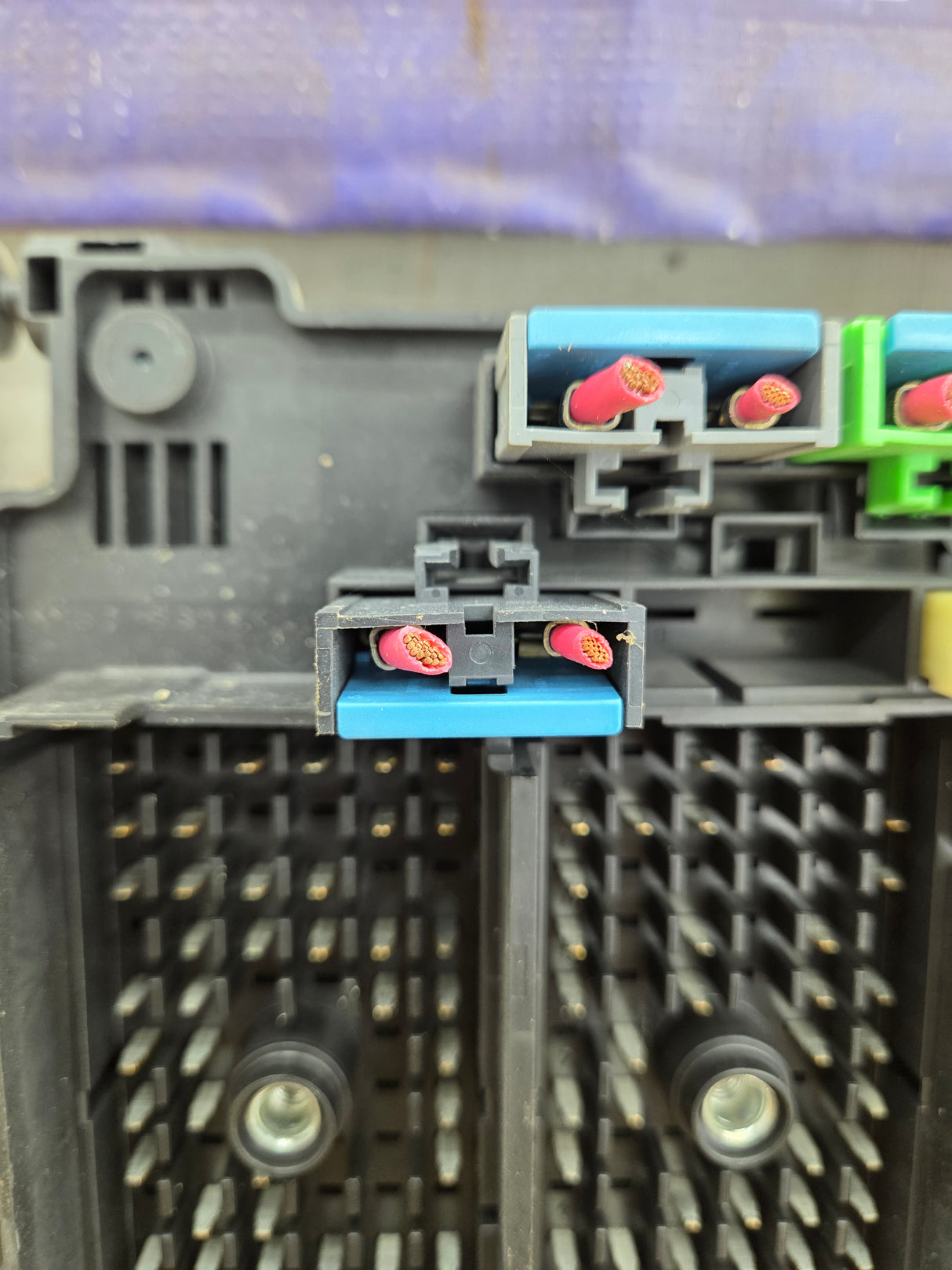 2003-2005 Chevrolet Silverado / GMC Sierra 2500 3500 Duramax Engine Bay Fuse Box