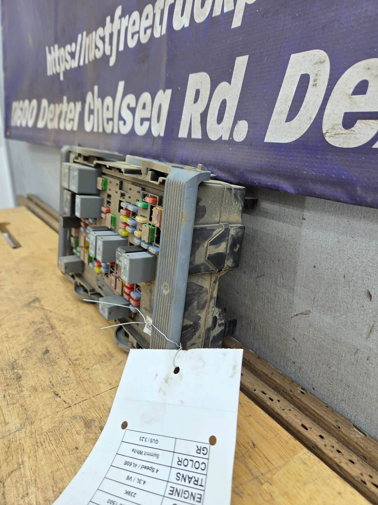 2010-2013 Chevrolet Silverado / GMC Sierra 1500 2500 3500 Engine Bay Fuse Box