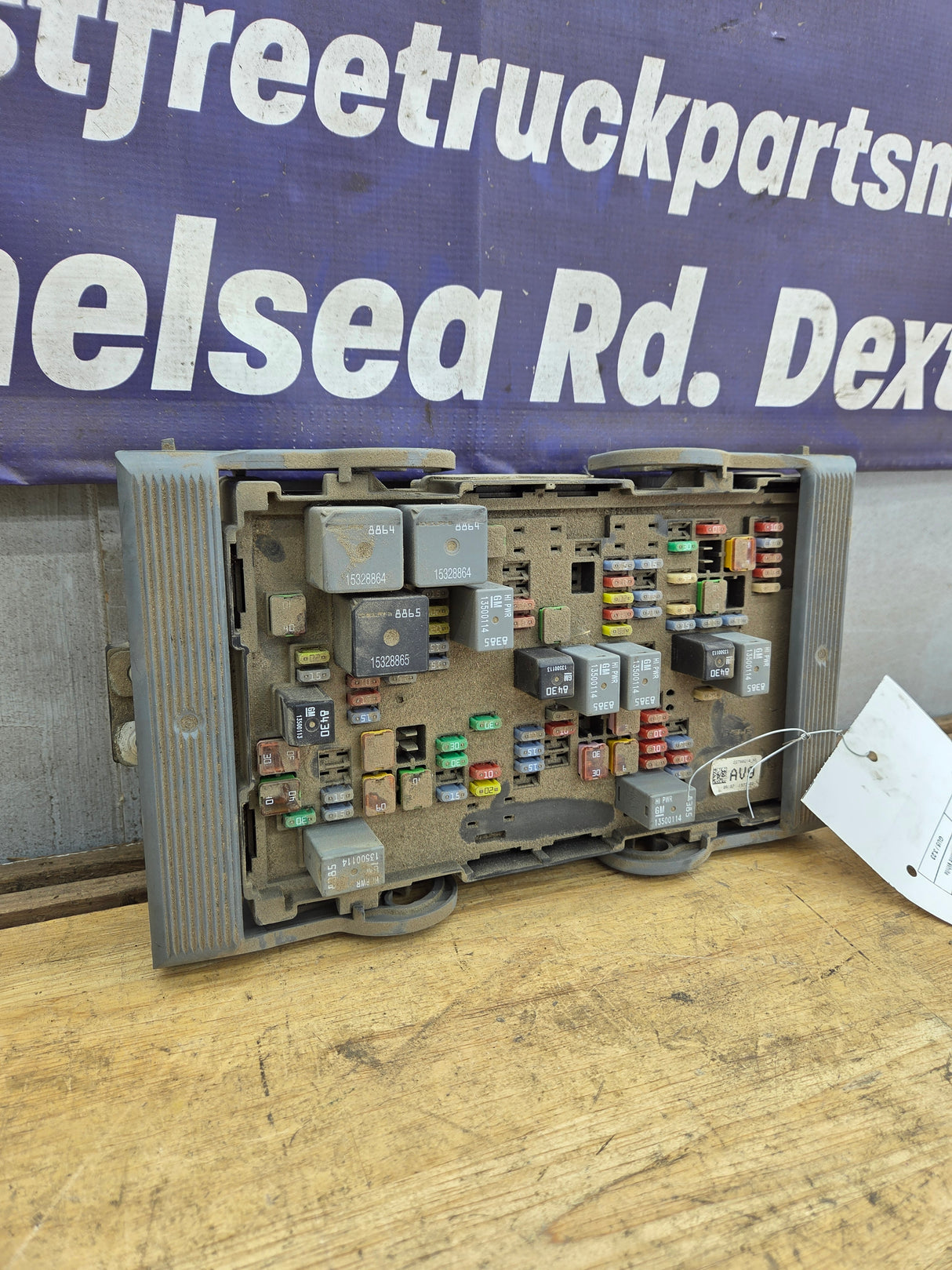 2010-2013 Chevrolet Silverado / GMC Sierra 1500 2500 3500 Engine Bay Fuse Box