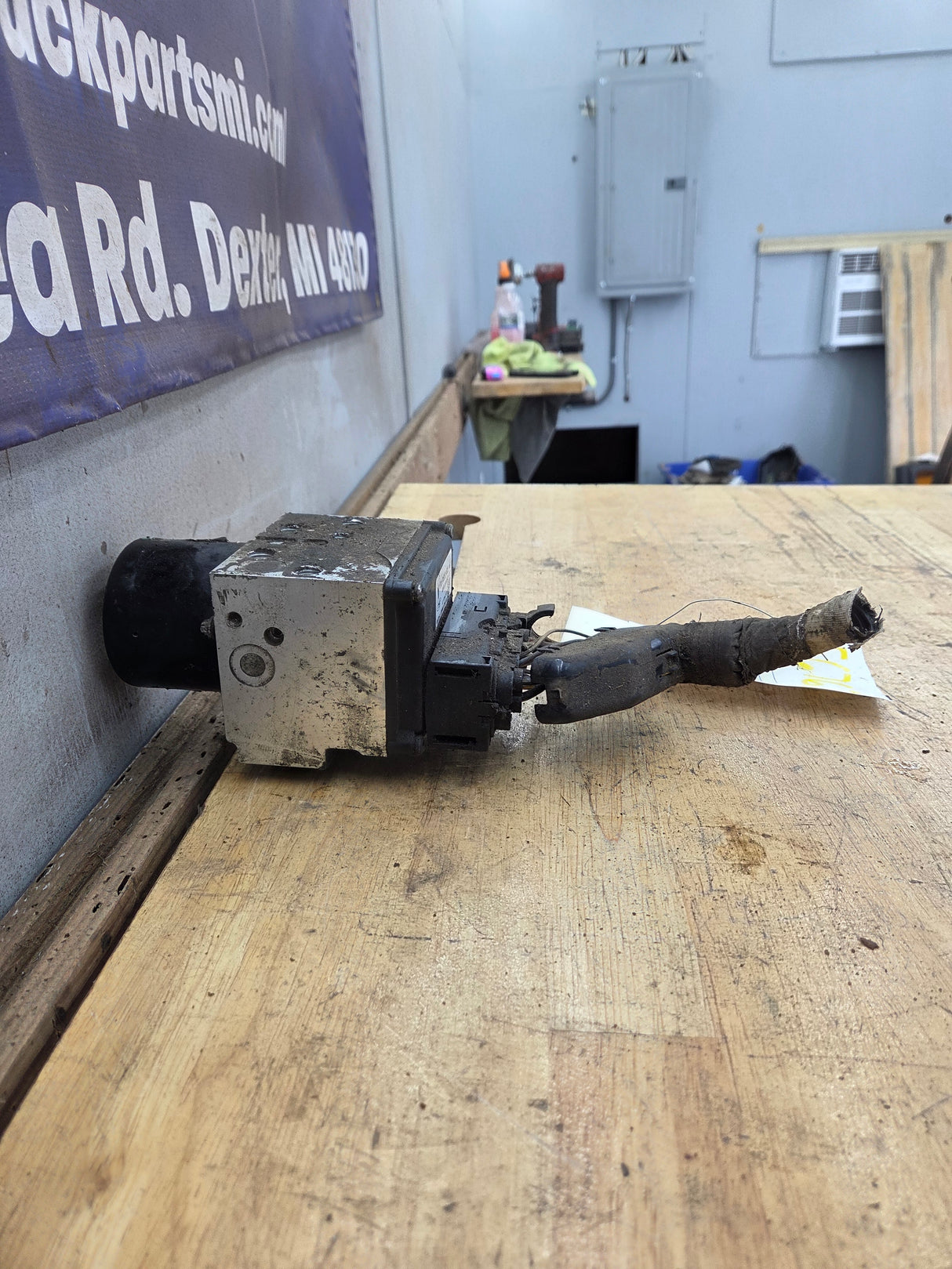 2008-2010 Ford Super Duty F250 F350 ABS Pump Module Control Assembly 7C34-2C346-AJ