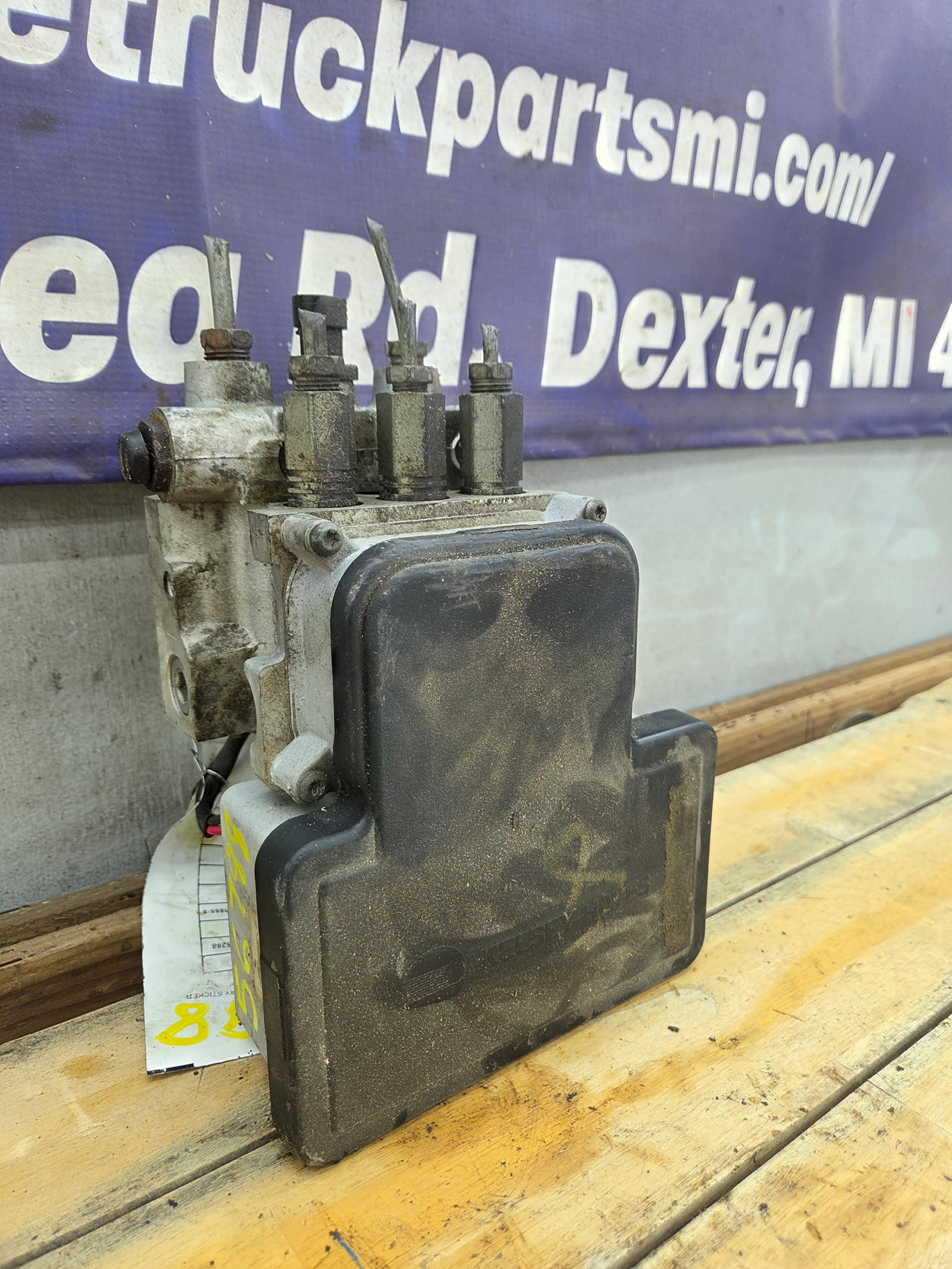 1996-1999 Chevrolet Silverado GMC Sierra ABS Pump Module Control Assembly