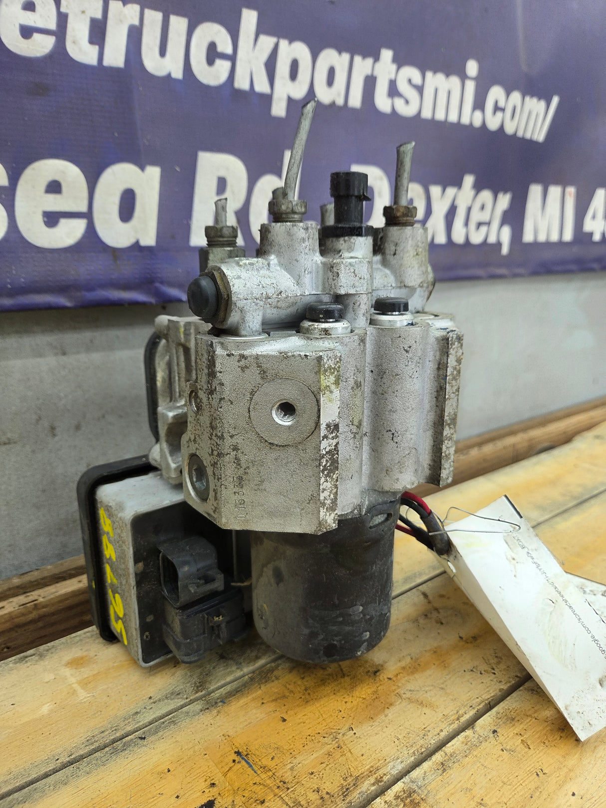 1996-1999 Chevrolet Silverado GMC Sierra ABS Pump Module Control Assembly