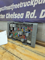 2007-2009 Chevrolet Silverado / GMC Sierra 1500 2500 3500 Engine Bay Fuse Box