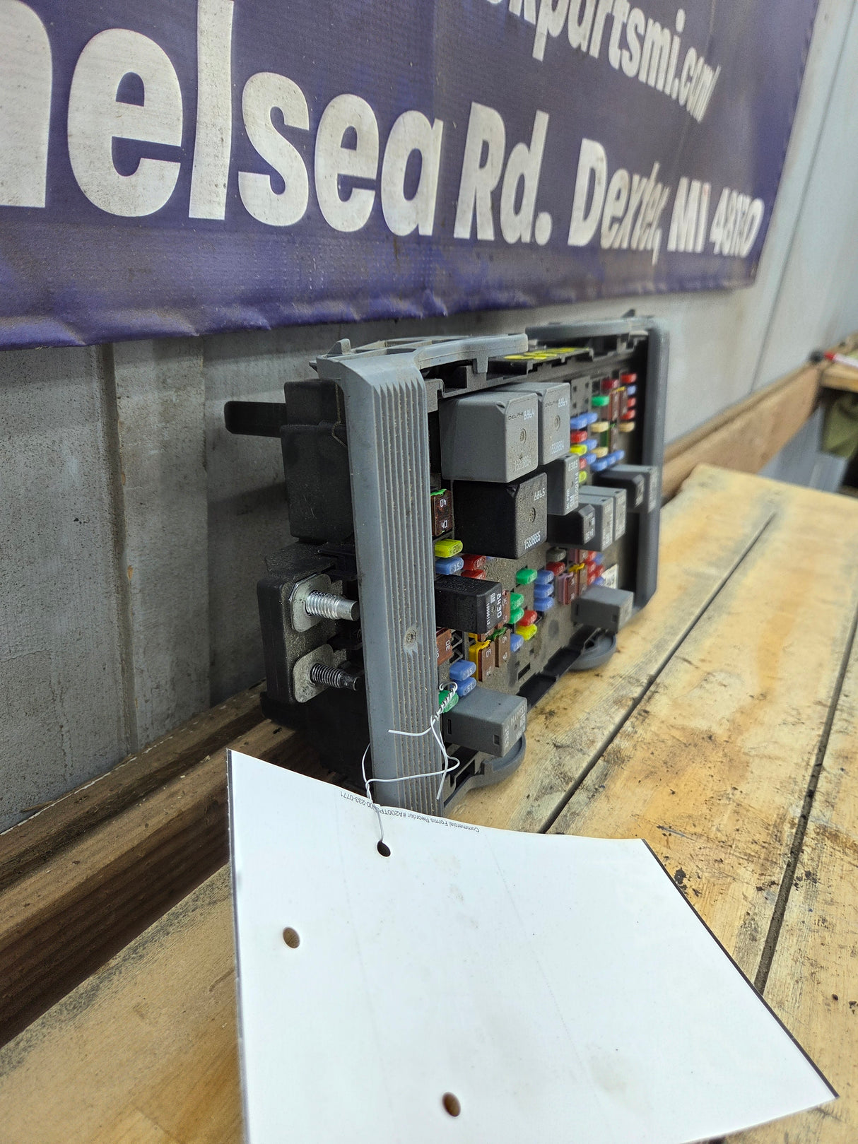 2007-2009 Chevrolet Silverado / GMC Sierra 1500 2500 3500 Engine Bay Fuse Box