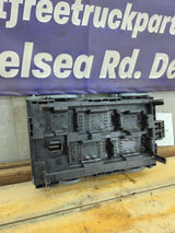 2007-2009 Chevrolet Silverado / GMC Sierra 1500 2500 3500 Engine Bay Fuse Box