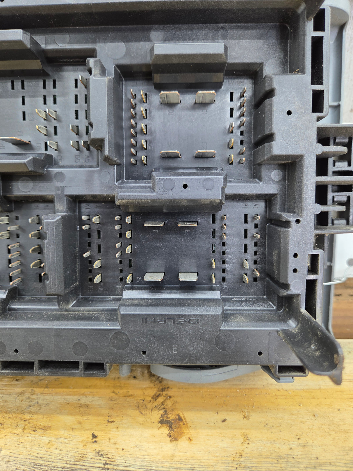2007-2009 Chevrolet Silverado / GMC Sierra 1500 2500 3500 Engine Bay Fuse Box