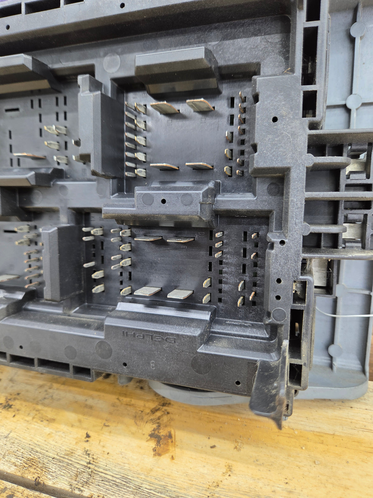 2007-2009 Chevrolet Silverado / GMC Sierra 1500 2500 3500 Engine Bay Fuse Box