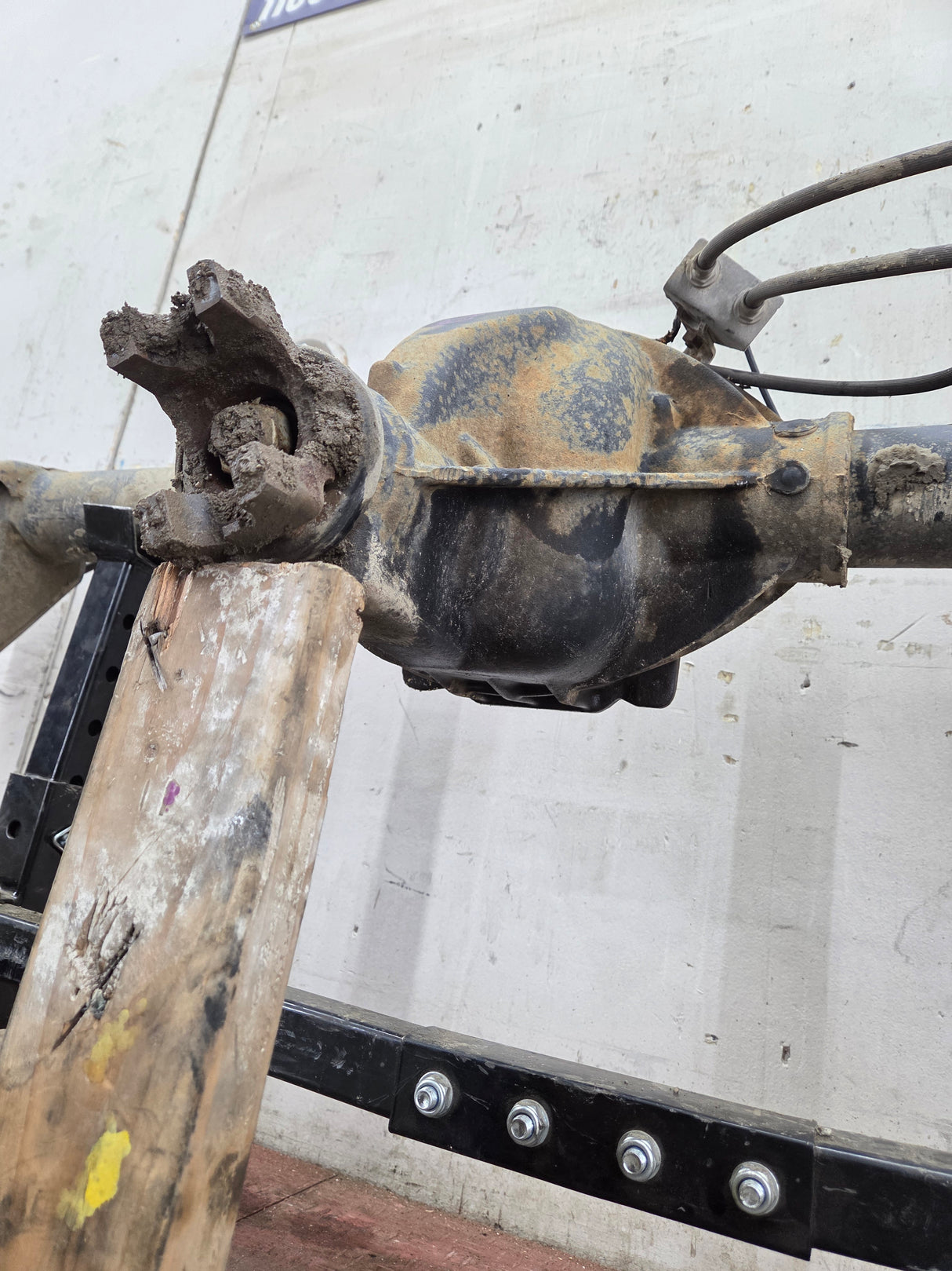 2009-2013 Chevrolet Silverado GMC Sierra 1500 Rear Axle 8.6" 3.42 Gear Ratio