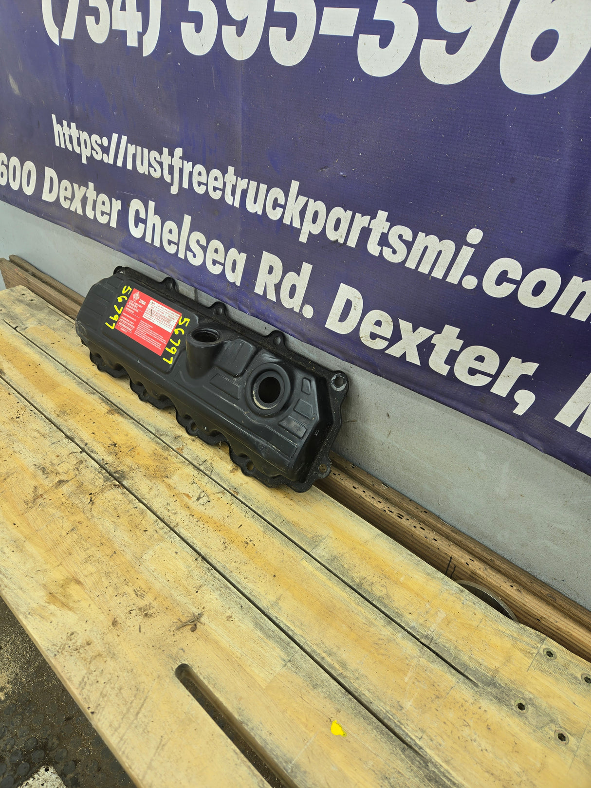 2004.5-2007 Ford 6.0L Power Stroke Passenger Side Valve Cover 1858581C1