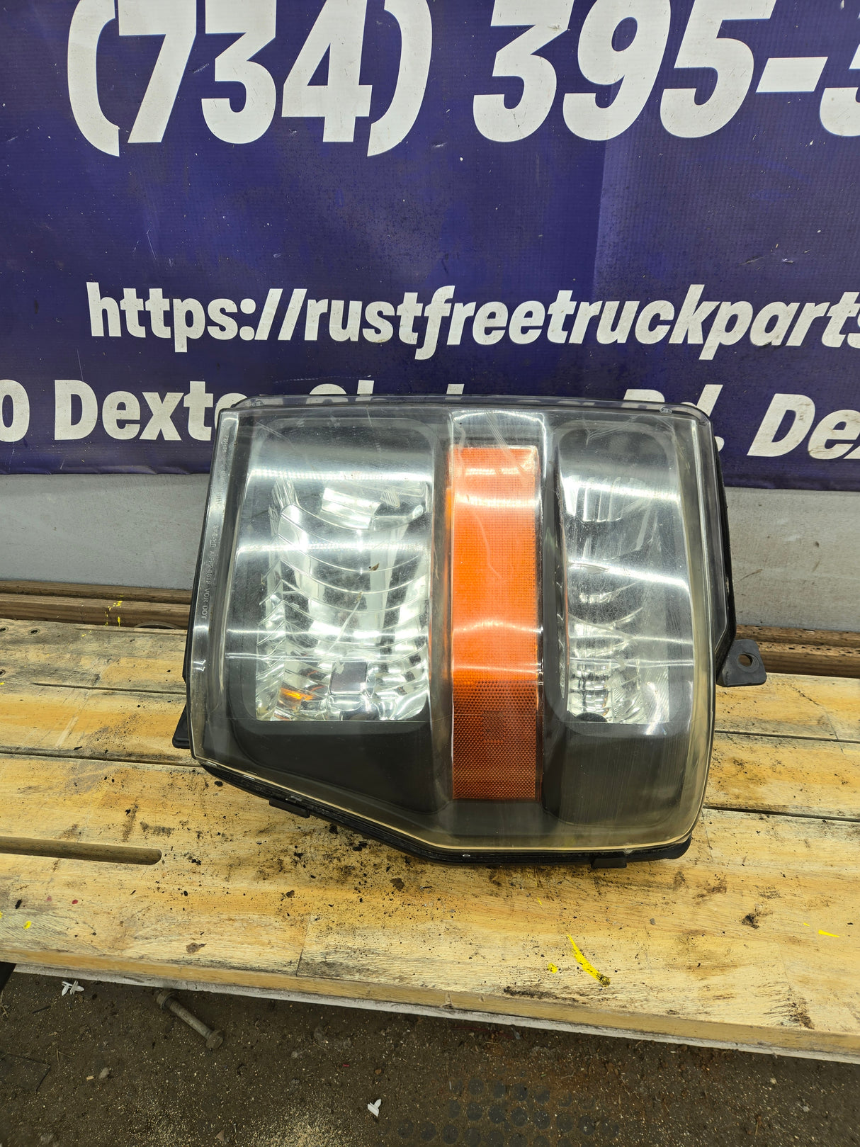 2008-2010 Ford Super Duty F250 F350 F450 F550 RH Passenger Side Composite Head Light