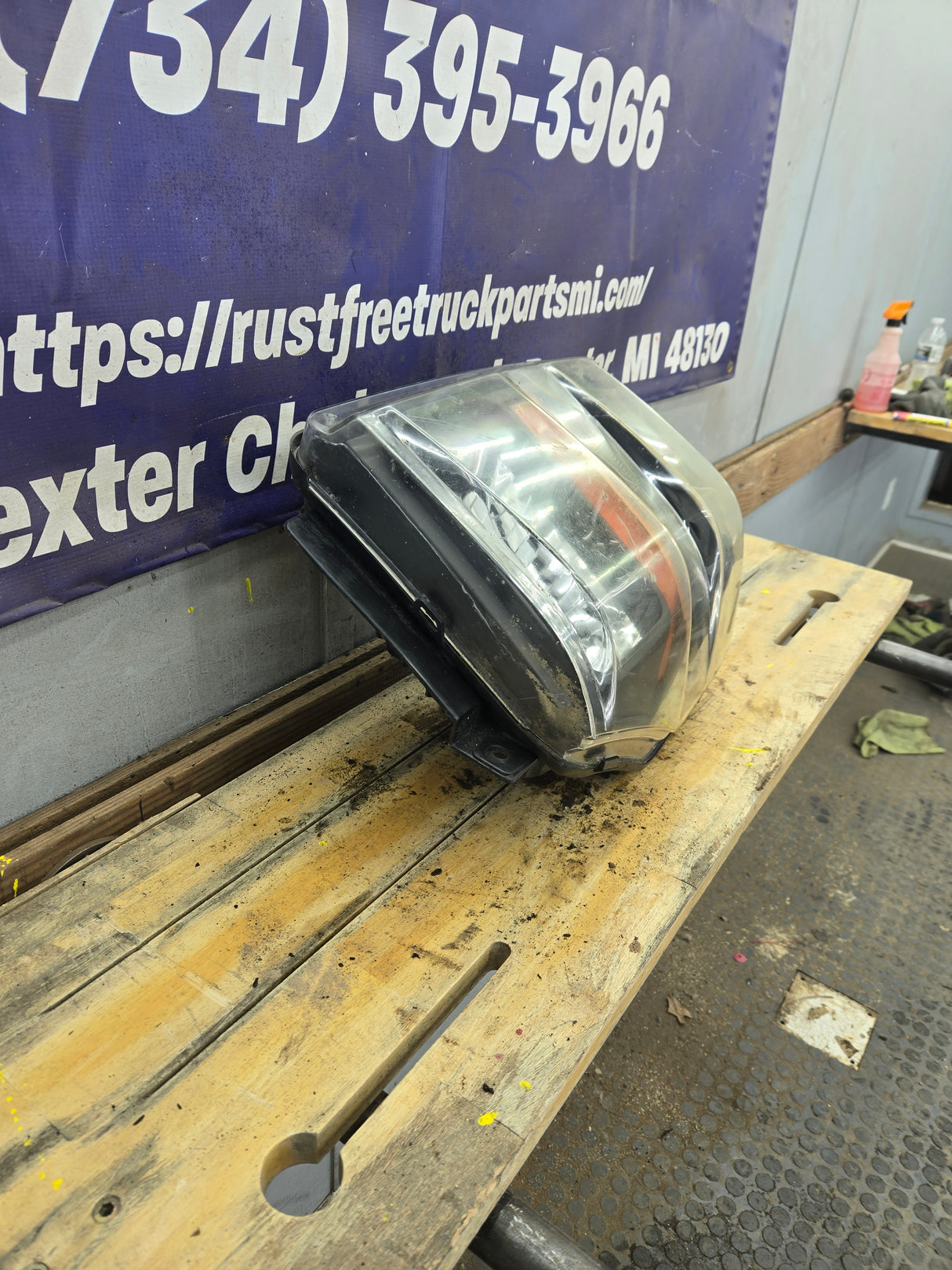 2008-2010 Ford Super Duty F250 F350 F450 F550 RH Passenger Side Composite Head Light