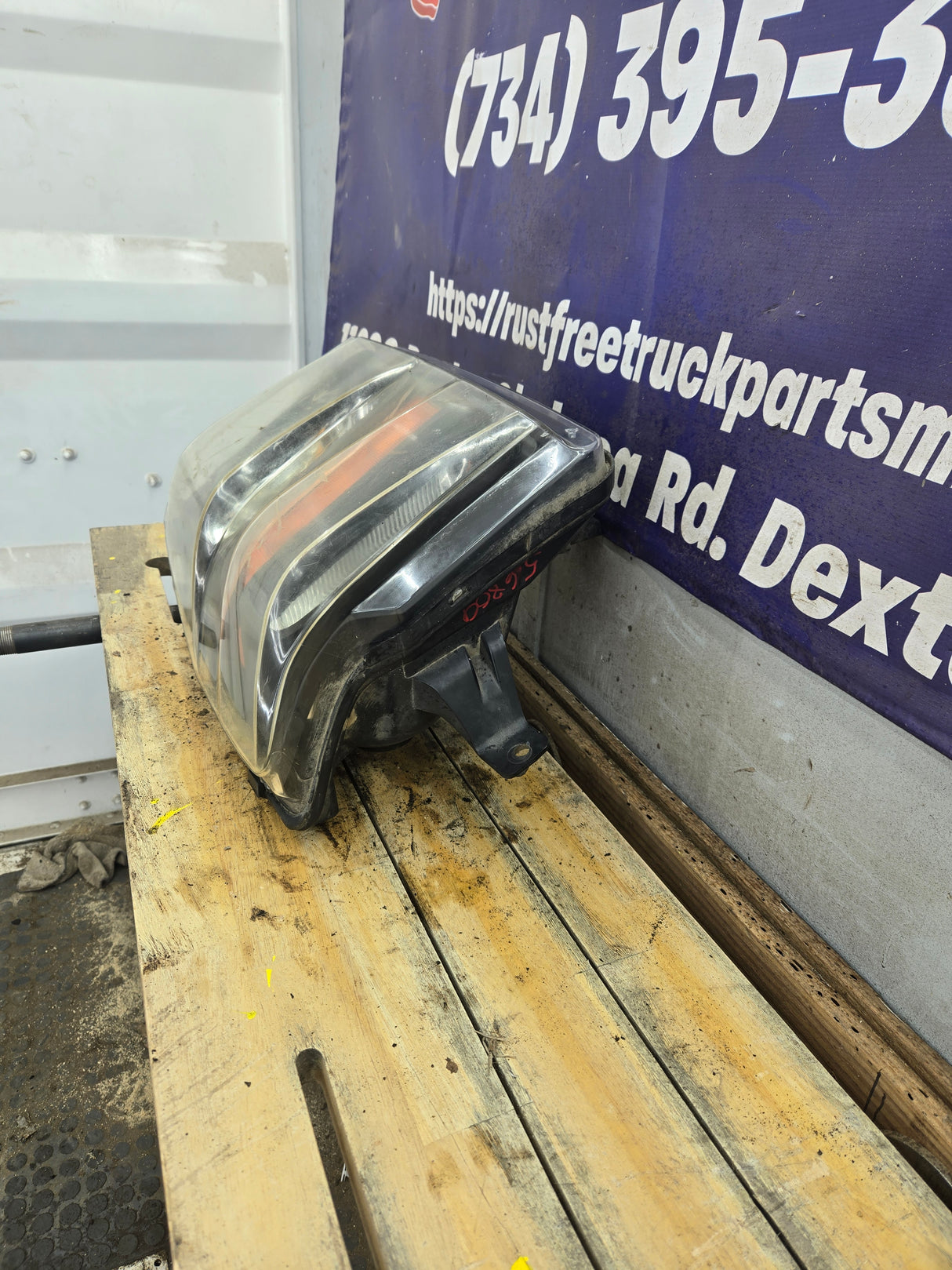 2008-2010 Ford Super Duty F250 F350 F450 F550 RH Passenger Side Composite Head Light