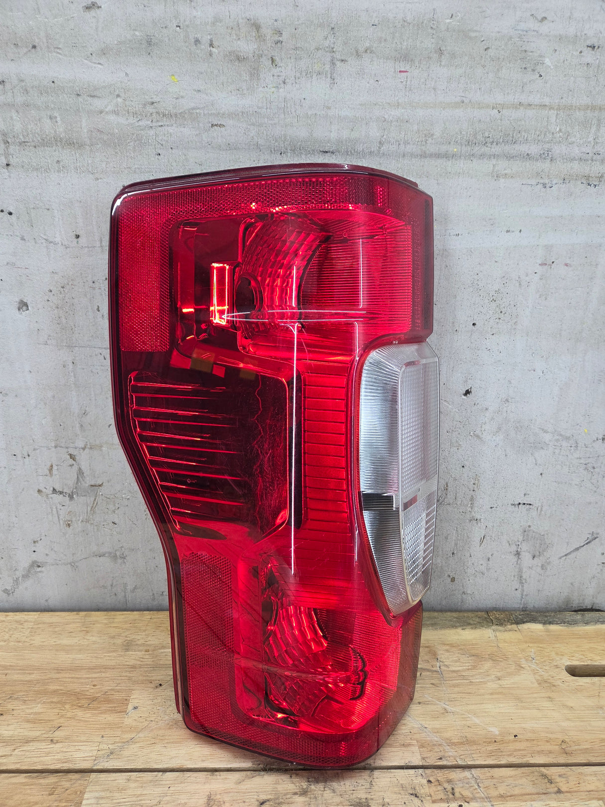 2020-2022 Ford Super Duty F250 F350 F450 F550 LH Driver Side Tail Light Halogen LC3B-13B505-AD