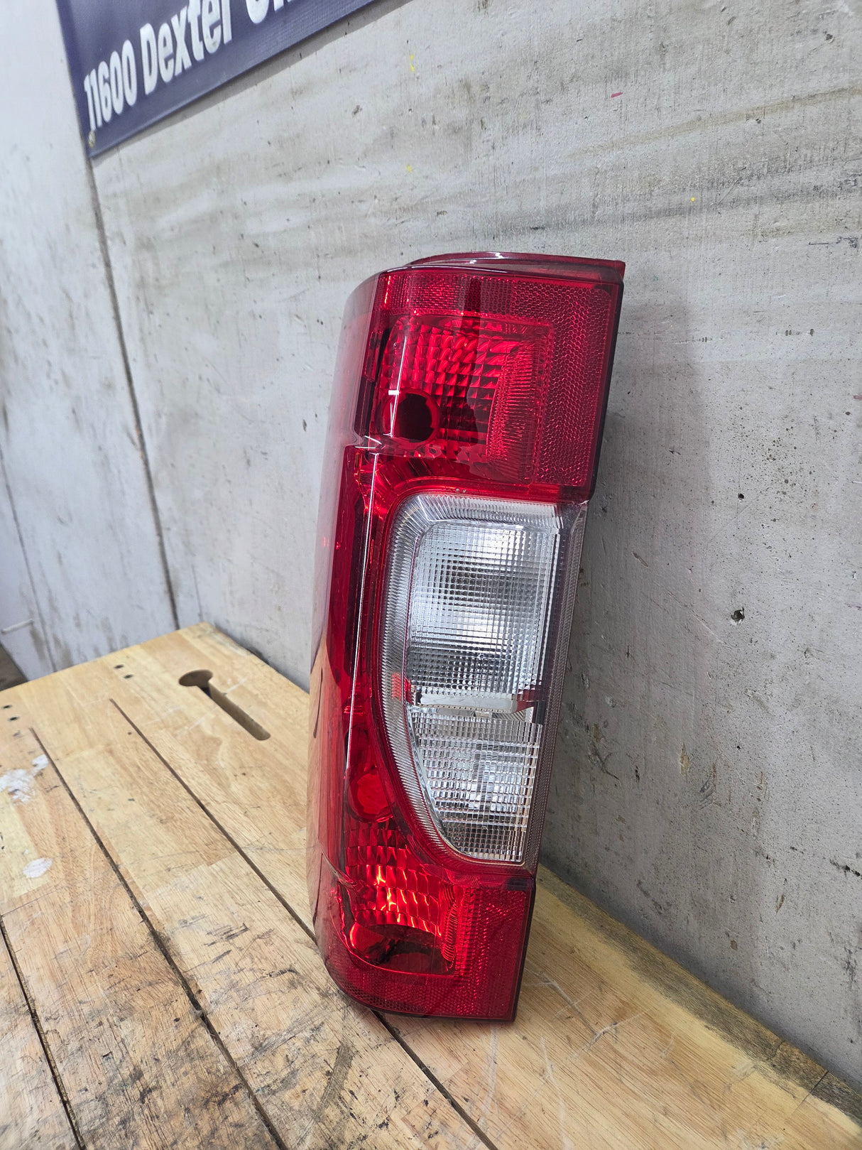 2020-2022 Ford Super Duty F250 F350 F450 F550 LH Driver Side Tail Light Halogen LC3B-13B505-AD