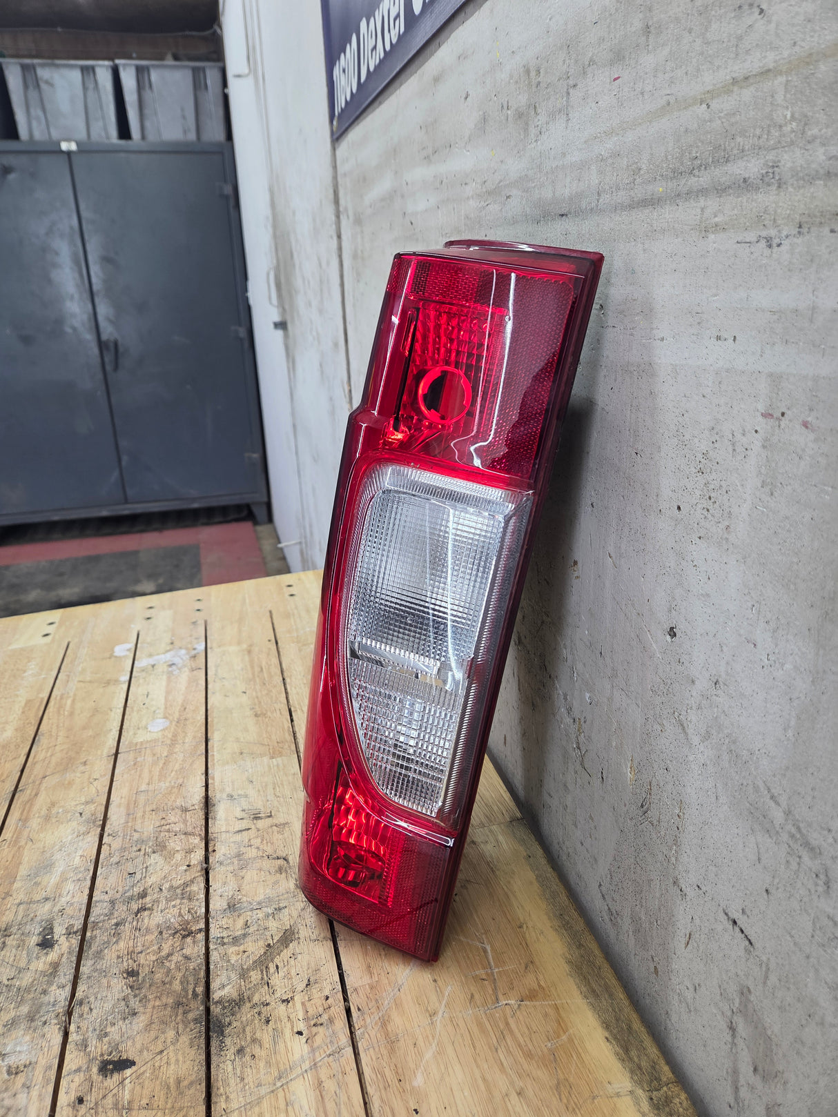 2020-2022 Ford Super Duty F250 F350 F450 F550 LH Driver Side Tail Light Halogen LC3B-13B505-AD