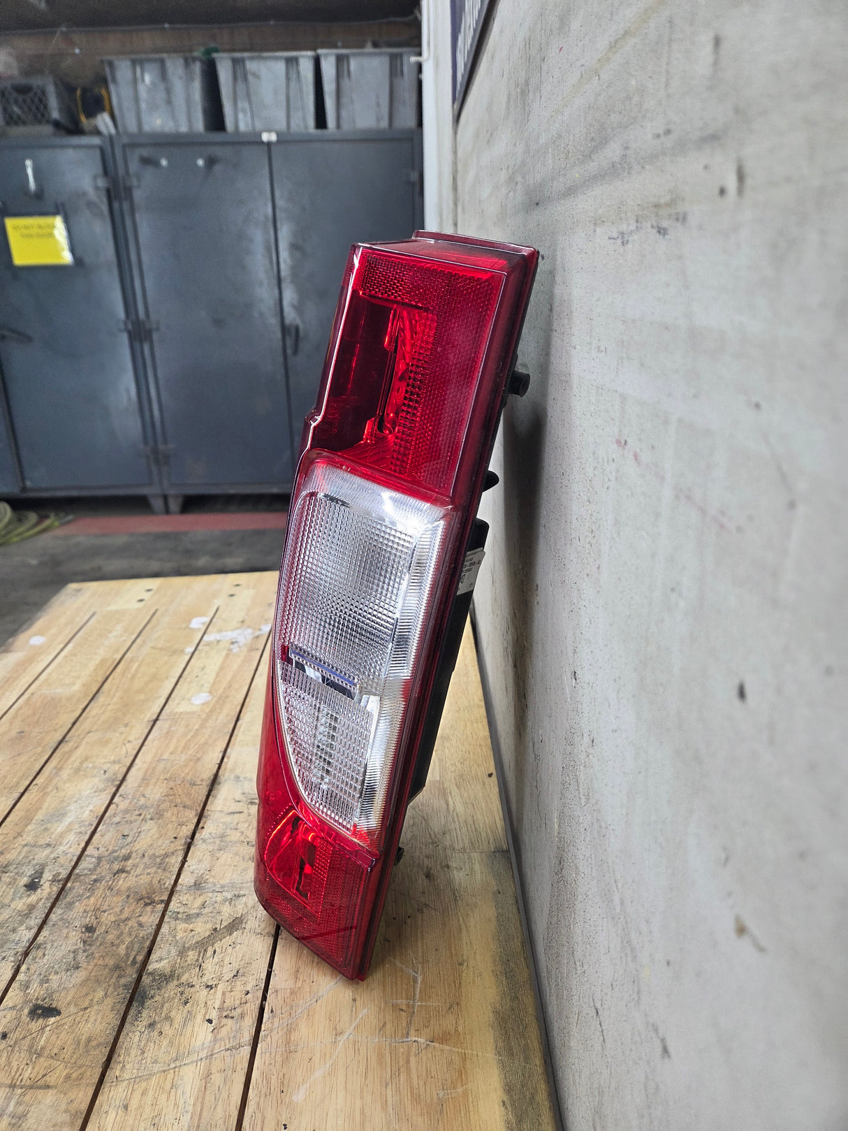 2020-2022 Ford Super Duty F250 F350 F450 F550 LH Driver Side Tail Light Halogen LC3B-13B505-AD