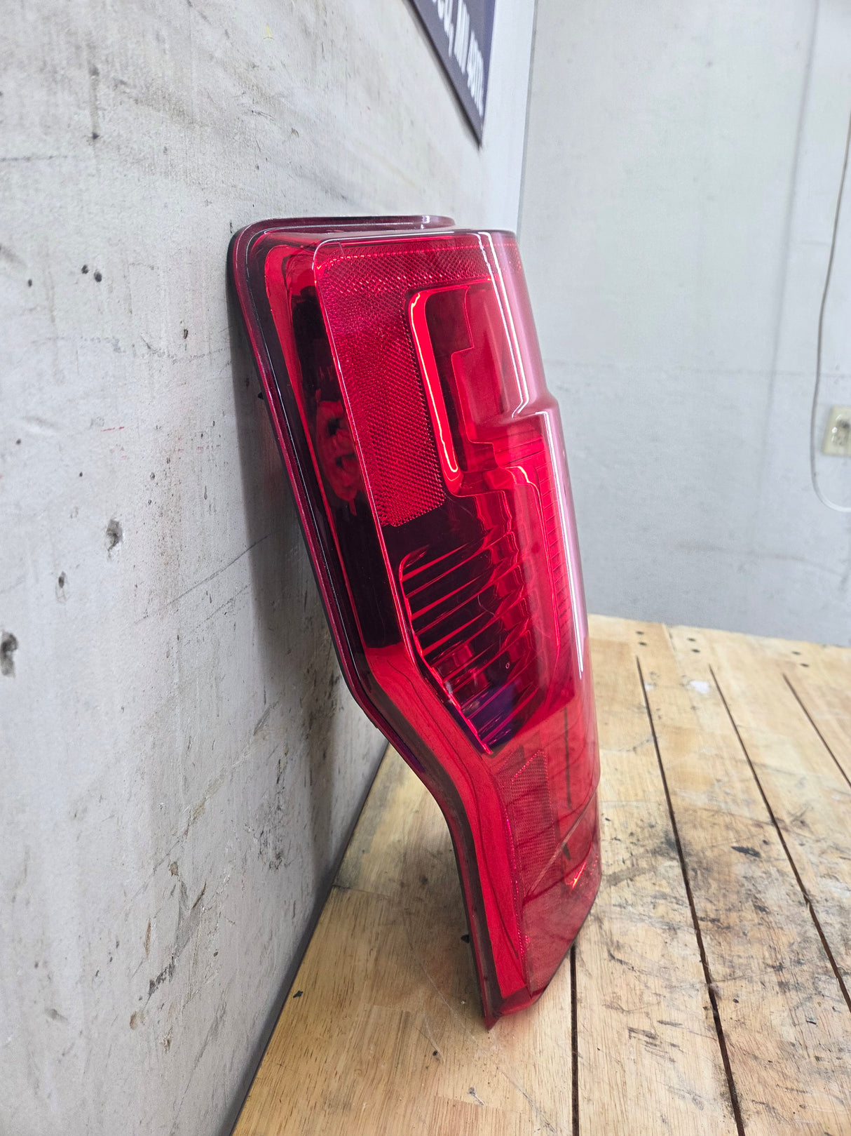 2020-2022 Ford Super Duty F250 F350 F450 F550 LH Driver Side Tail Light Halogen LC3B-13B505-AD