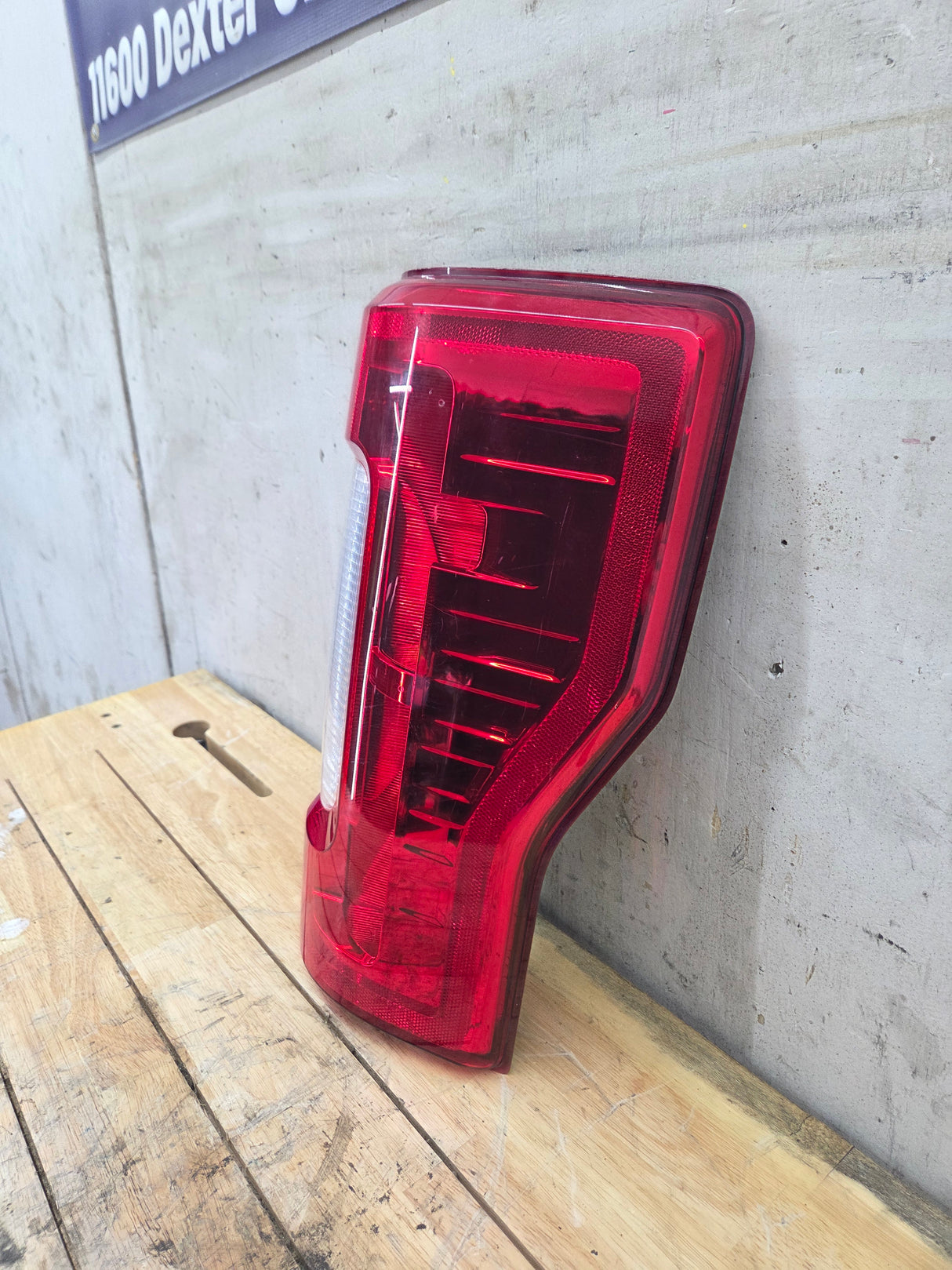 2017-2019 Ford Super Duty F250 F350 F450 F550 RH Passenger Side Tail Light Halogen HC3B-13B504-AD