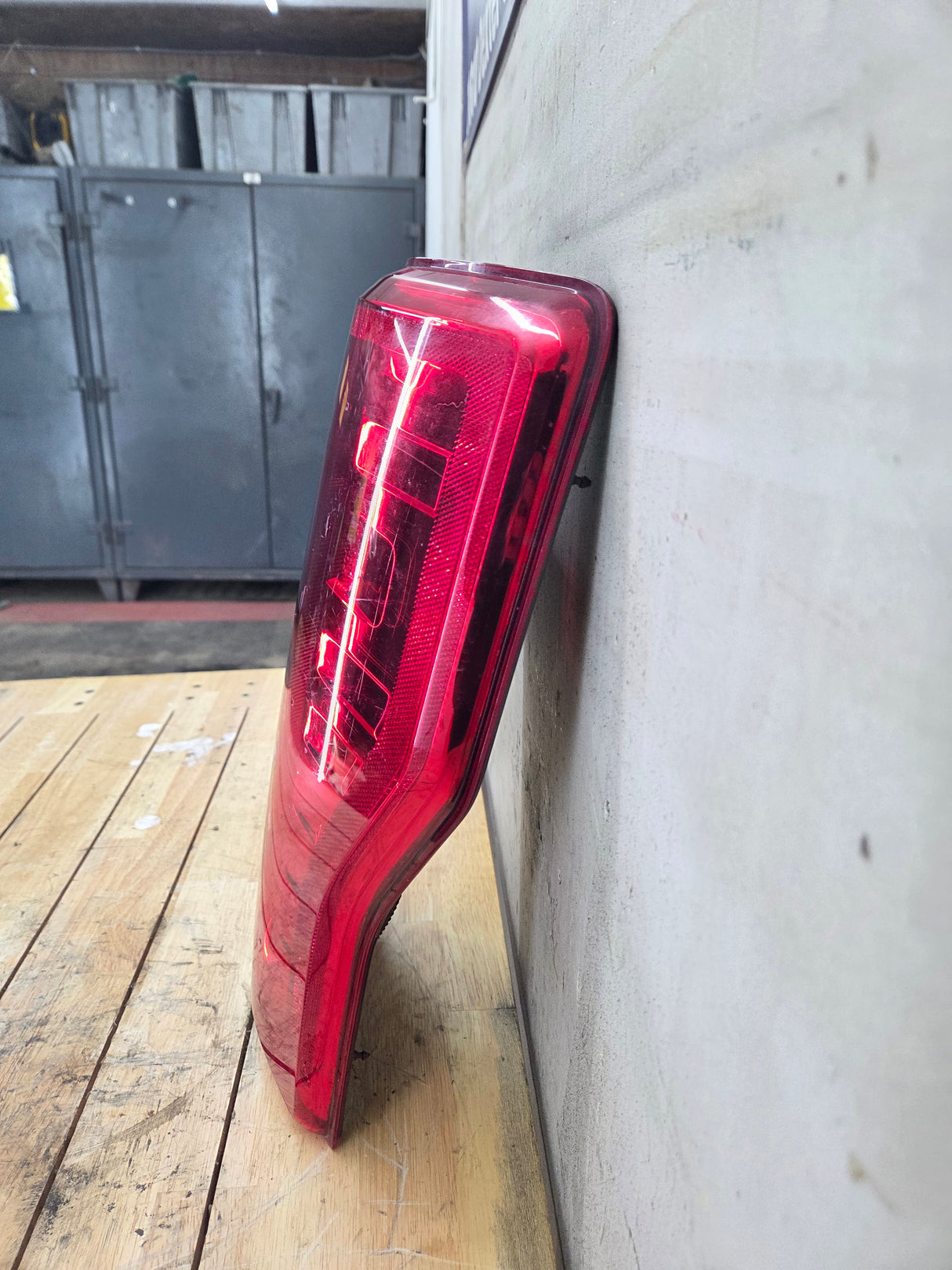 2017-2019 Ford Super Duty F250 F350 F450 F550 RH Passenger Side Tail Light Halogen HC3B-13B504-AD
