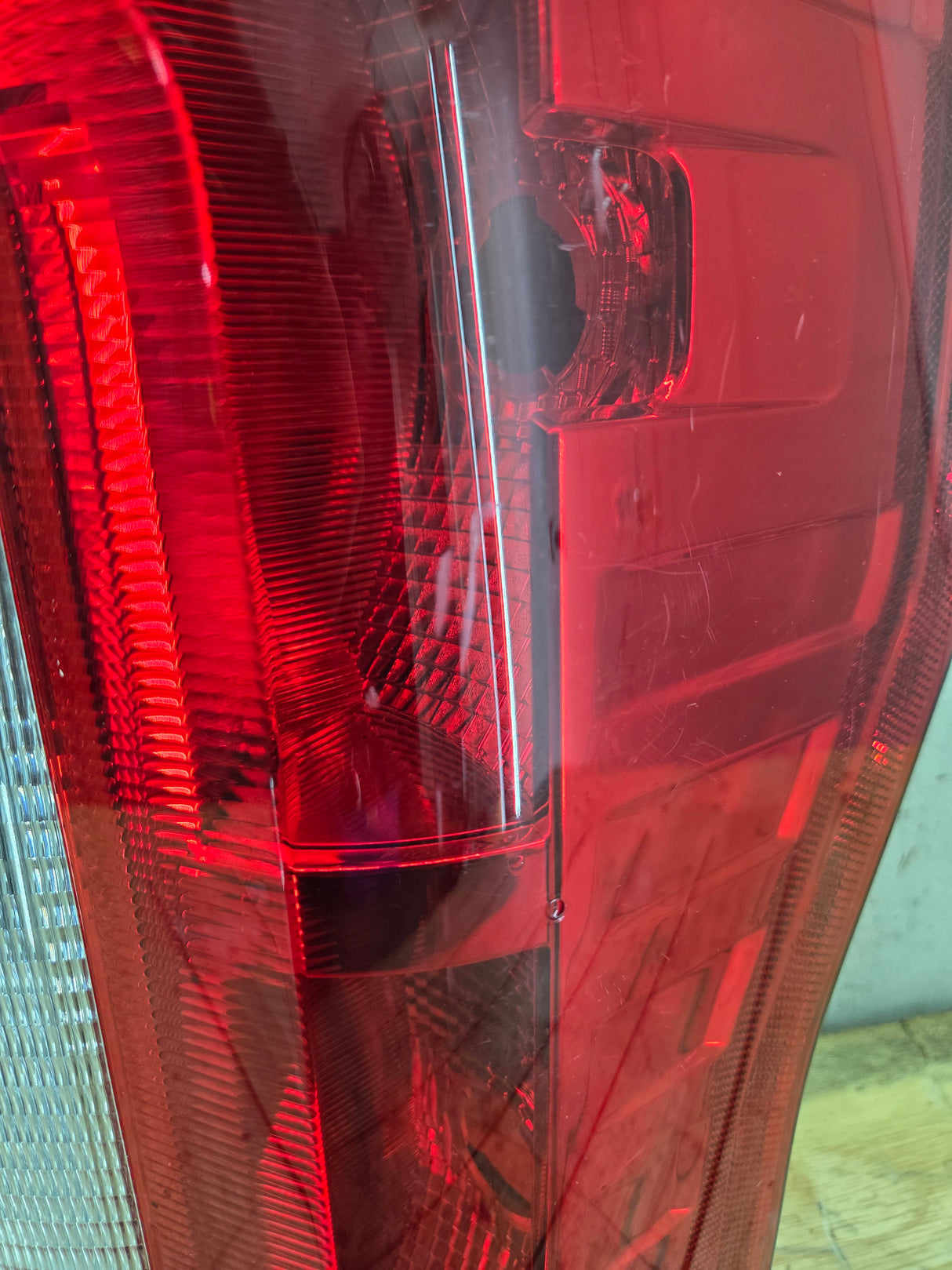 2017-2019 Ford Super Duty F250 F350 F450 F550 RH Passenger Side Tail Light Halogen HC3B-13B504-AD