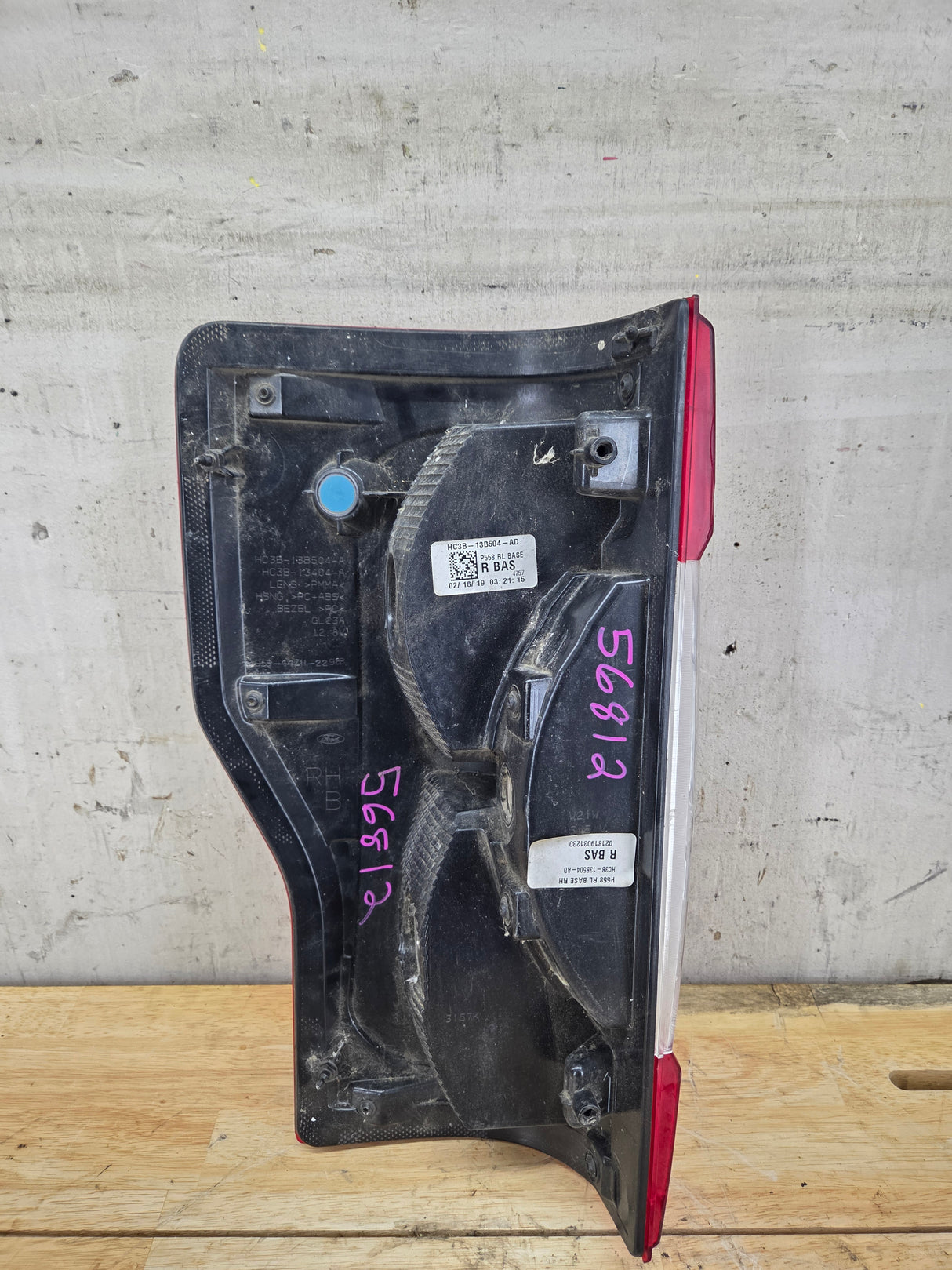 2017-2019 Ford Super Duty F250 F350 F450 F550 RH Passenger Side Tail Light Halogen HC3B-13B504-AD