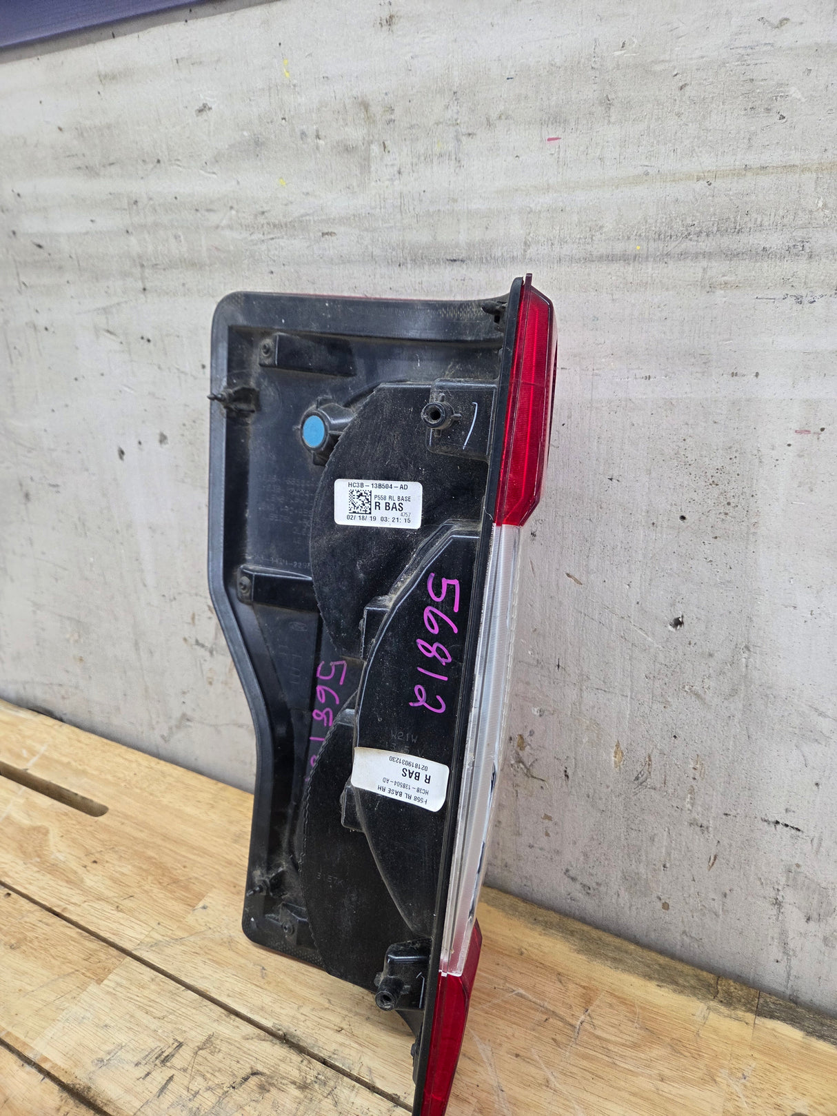 2017-2019 Ford Super Duty F250 F350 F450 F550 RH Passenger Side Tail Light Halogen HC3B-13B504-AD
