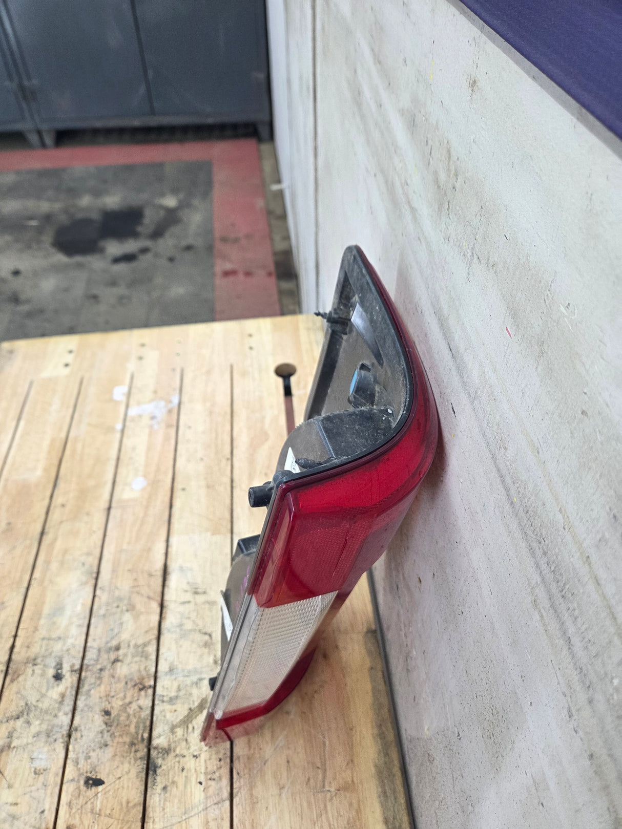 2017-2019 Ford Super Duty F250 F350 F450 F550 RH Passenger Side Tail Light Halogen HC3B-13B504-AD